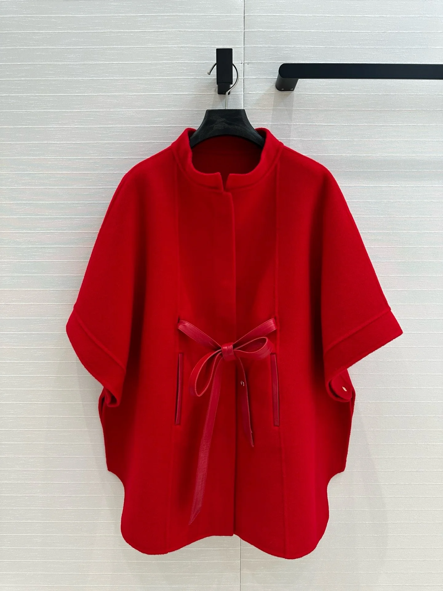 

Elegant White Woolen Women Shawl Fashion O-neck Belt Single Breasted Female Streetwear 2025 Autumn Winter Casual Lady Outwear