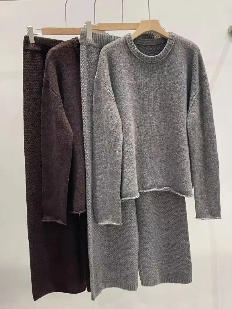 

Элегантный повседневный вязаный комплект одежды.