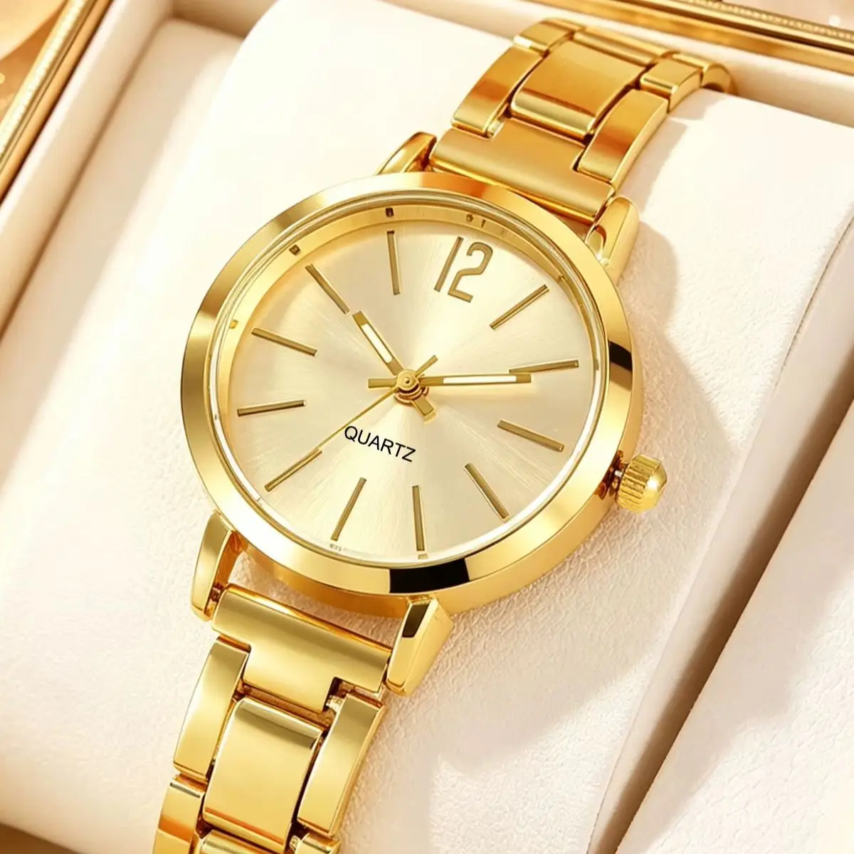 2-Piece Set, Elegant and Compact Small Gold Watch Paired with a Heart Bracelet, Suitable for Daily Wear, Birthday Gifts, Valentine's Day/Christmas Gifts, Minimalist Digital Watch, Quartz Movement.