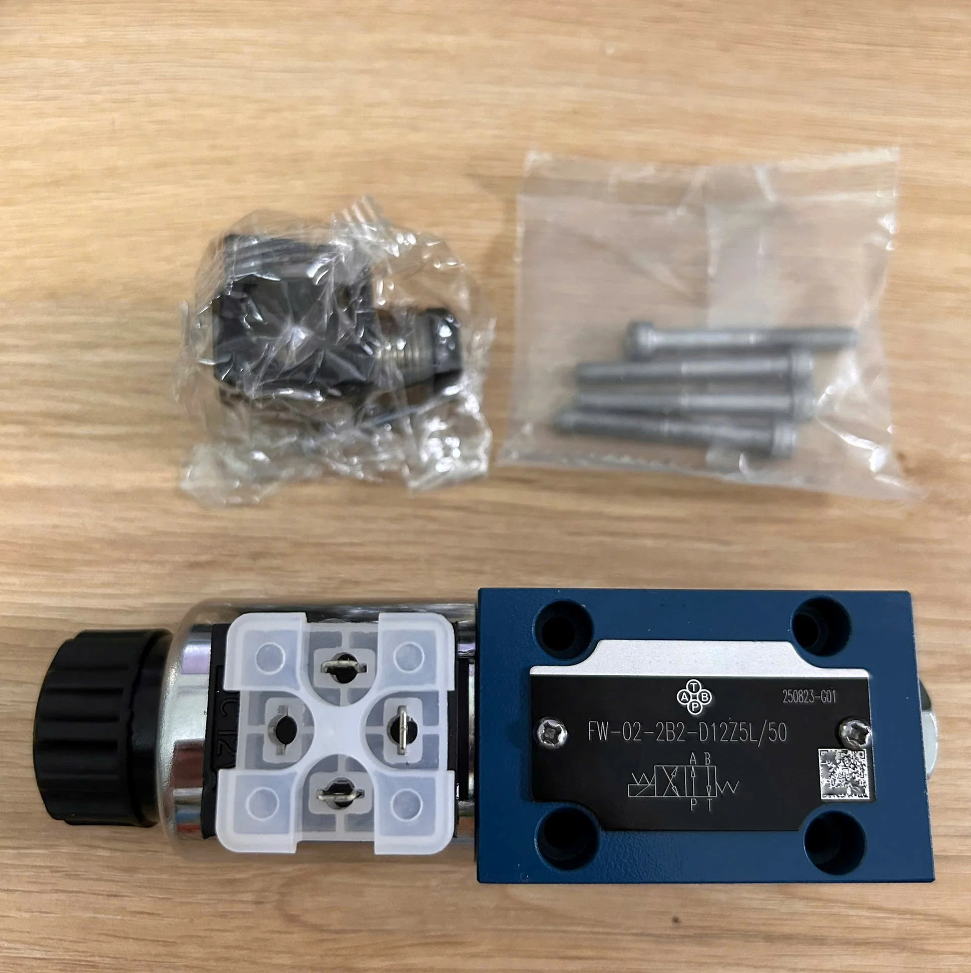 fw-02-2b2-d12z5l-50-fw-02-2b2-d24z5l-50-hydraulic-directional-control-valve-solenoid-valve