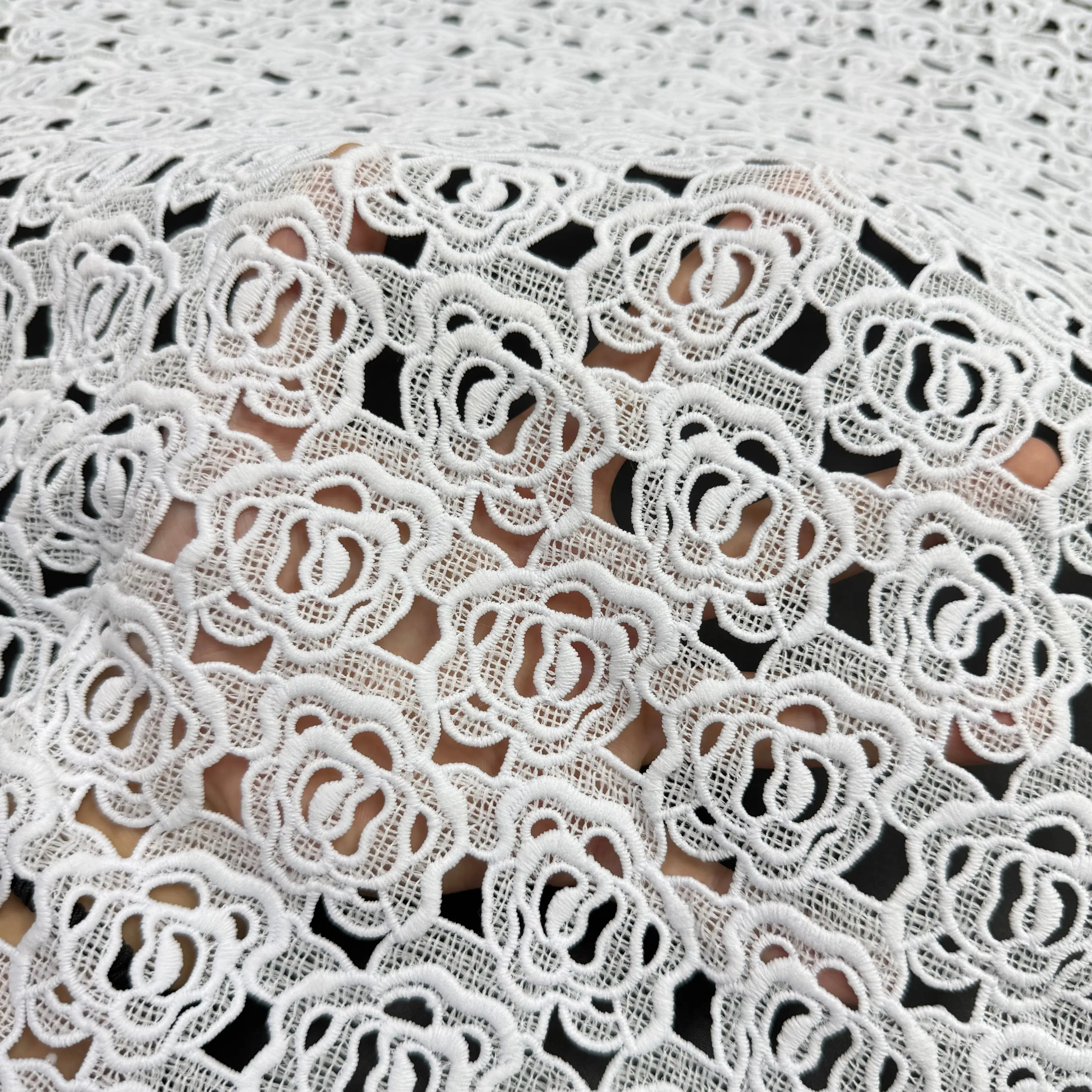 

Элегантная водорастворимая ткань с цветочной вышивкой, чистый белый полый дизайн для свадебного платья, роскошное вечернее шитье, лоскутное тюль