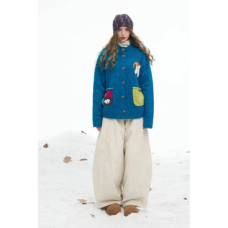 ELFSACK 2025 الشتاء الوافدين الجدد Y2K Preppy عادية بلون جيب الكلب الجرافيك الجولة الرقبة زر واحد سترة للنساء