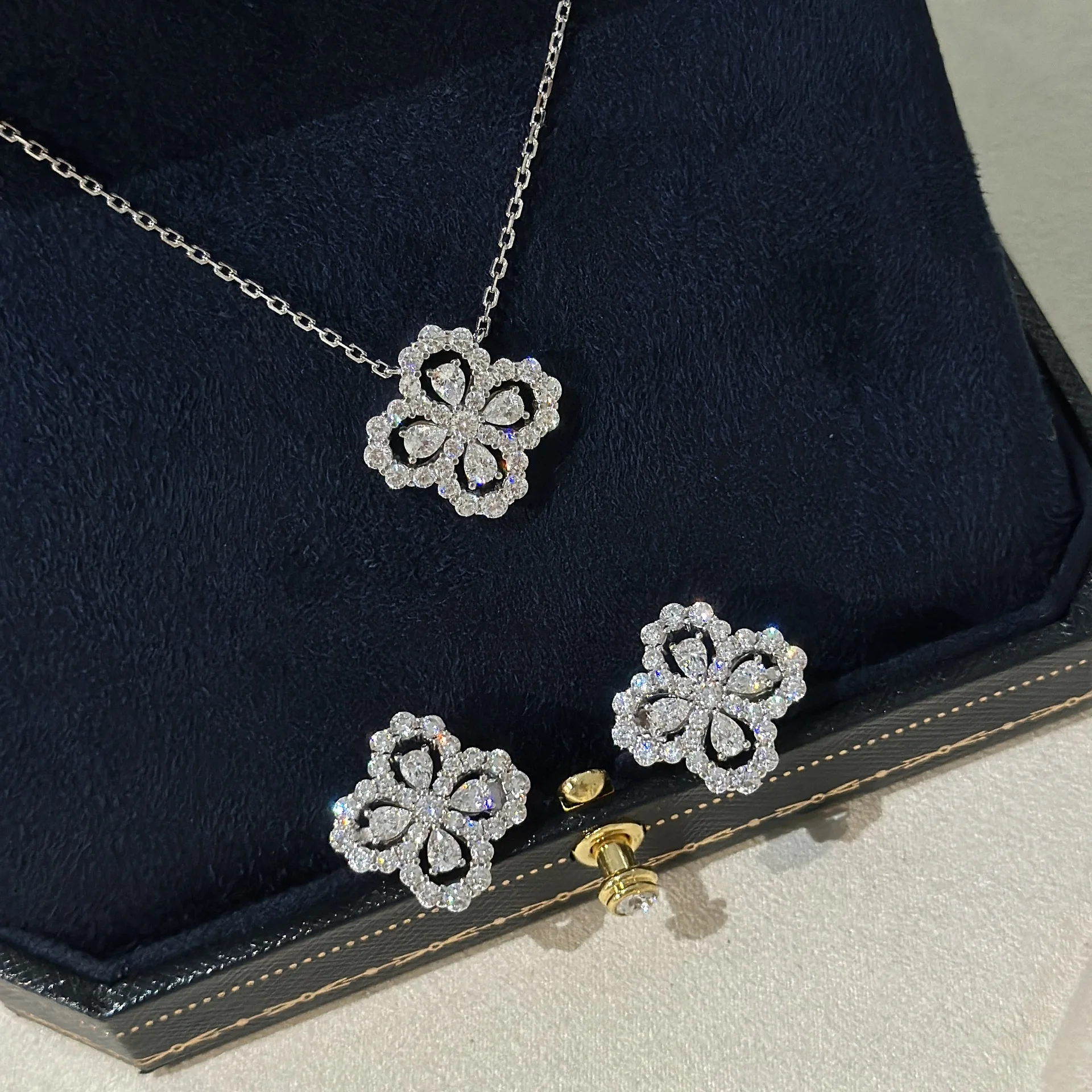 S925 sterling silver luxury jewelry loop series hollow four-leaf clover necklace earrings exquisite women's jewelry