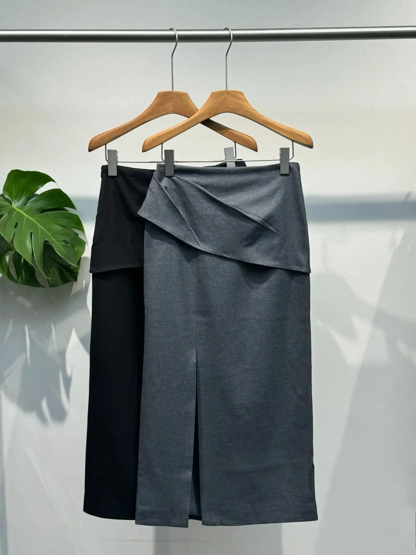 تنورة نسائية خريفية ذات لون سادة للمكتب بفتحة مستقيمة