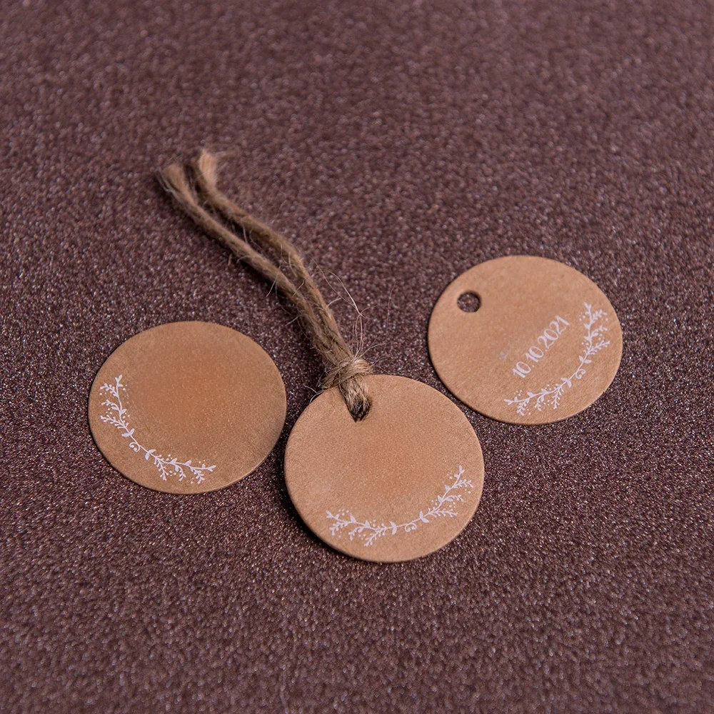120 sztuk 3,5 cm okrągła dekoracja ślubna ręcznie robiona na zamówienie z własnym logo białe litery papier pakowy prezent cukierki odzież logo tag — zdjęcie 2