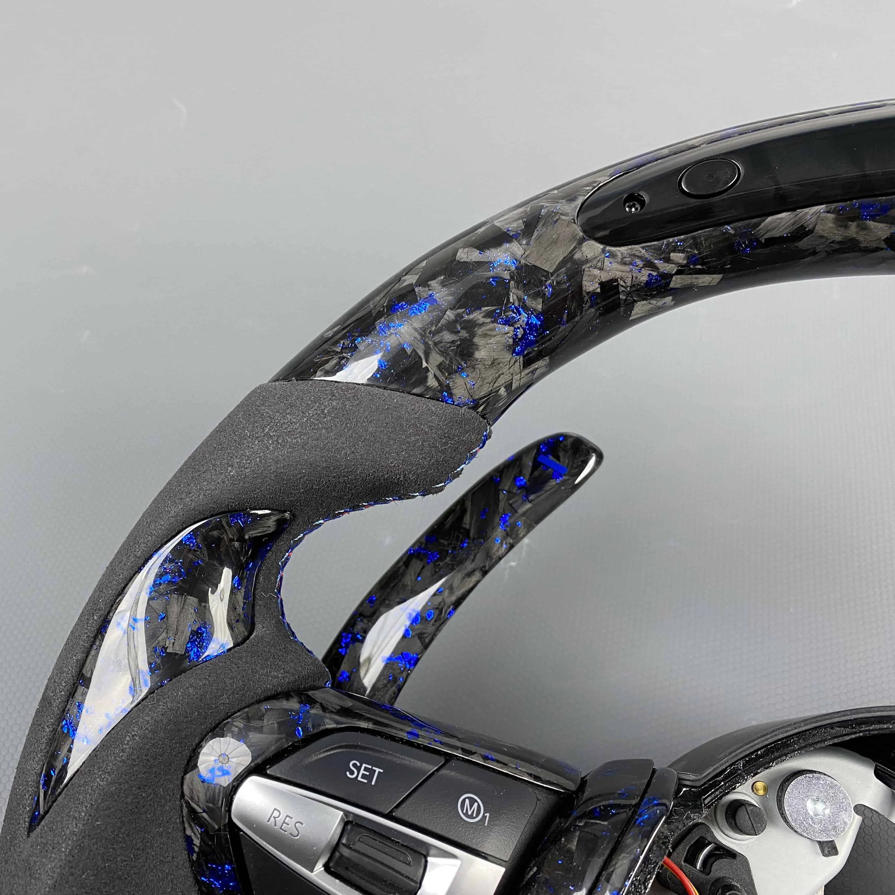 For BMW M Series F80 F82 F10 F06 F12 F13 F15 F16 F20 F22 F30-F33 F36 M2-M6 Customized Carbon Fiber Steering Wheel LED Display