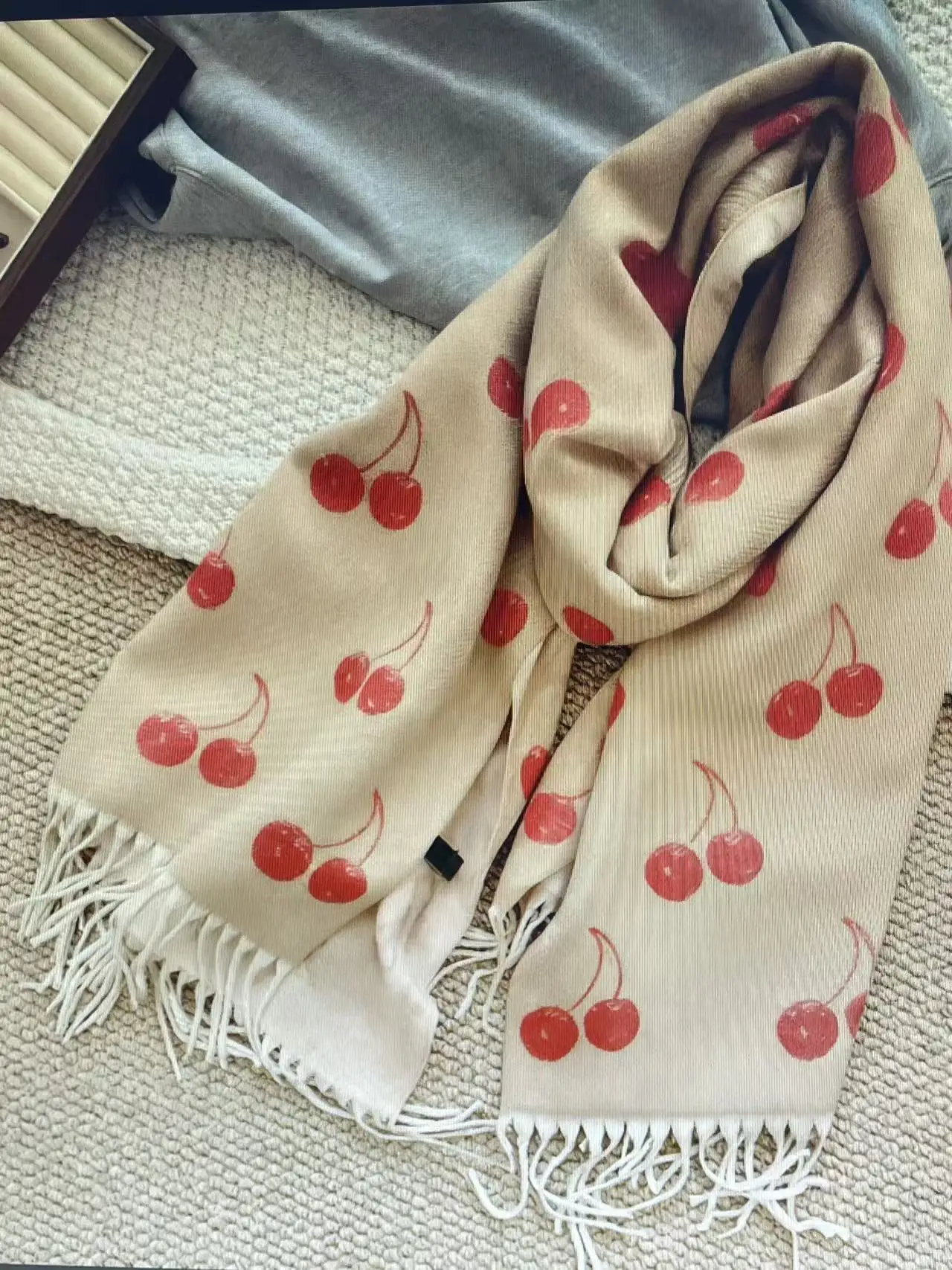 

Шарф вишневого цвета нового дизайна осень/зима 2025 60*180 см