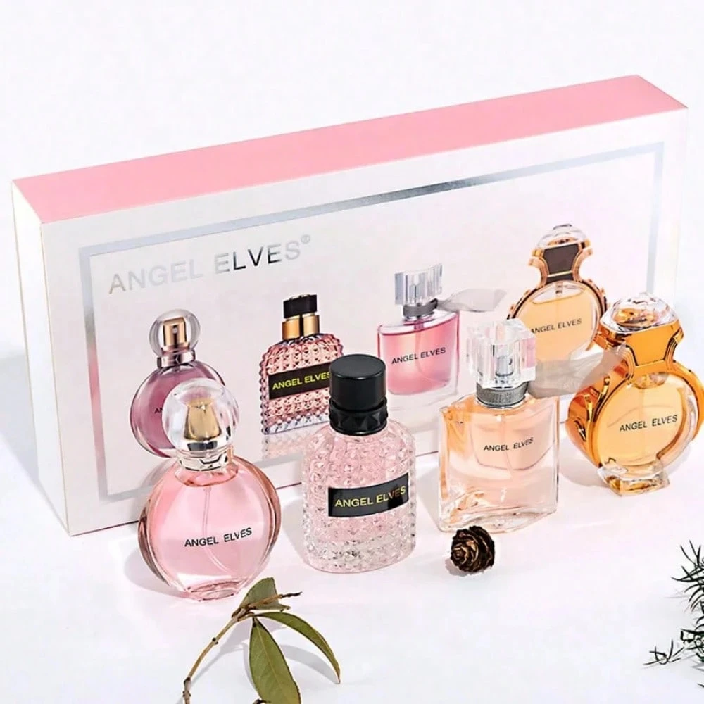 Este set de regalo de cuatro perfumes ofrece una fragancia suave y duradera, perfecta para cualquier ocasión.