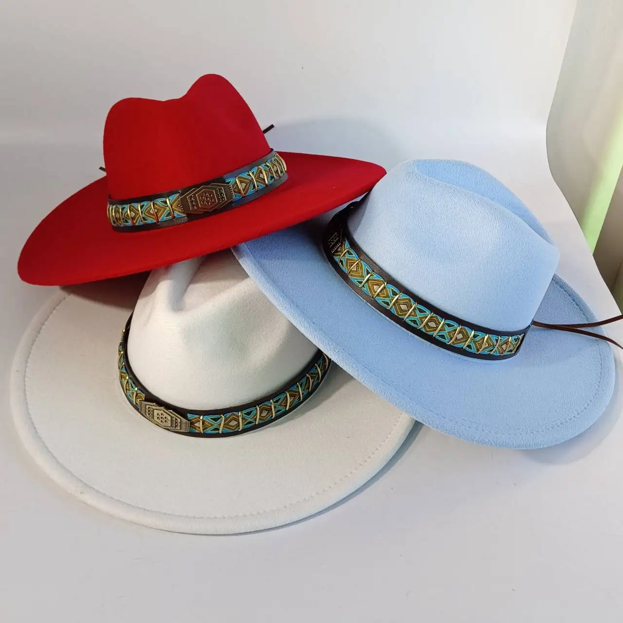 

Classic Church Style Felt Hat 9.5cm Wide Brim Fashionable European American Jazz Hat Paired with Vintage Leather Belt