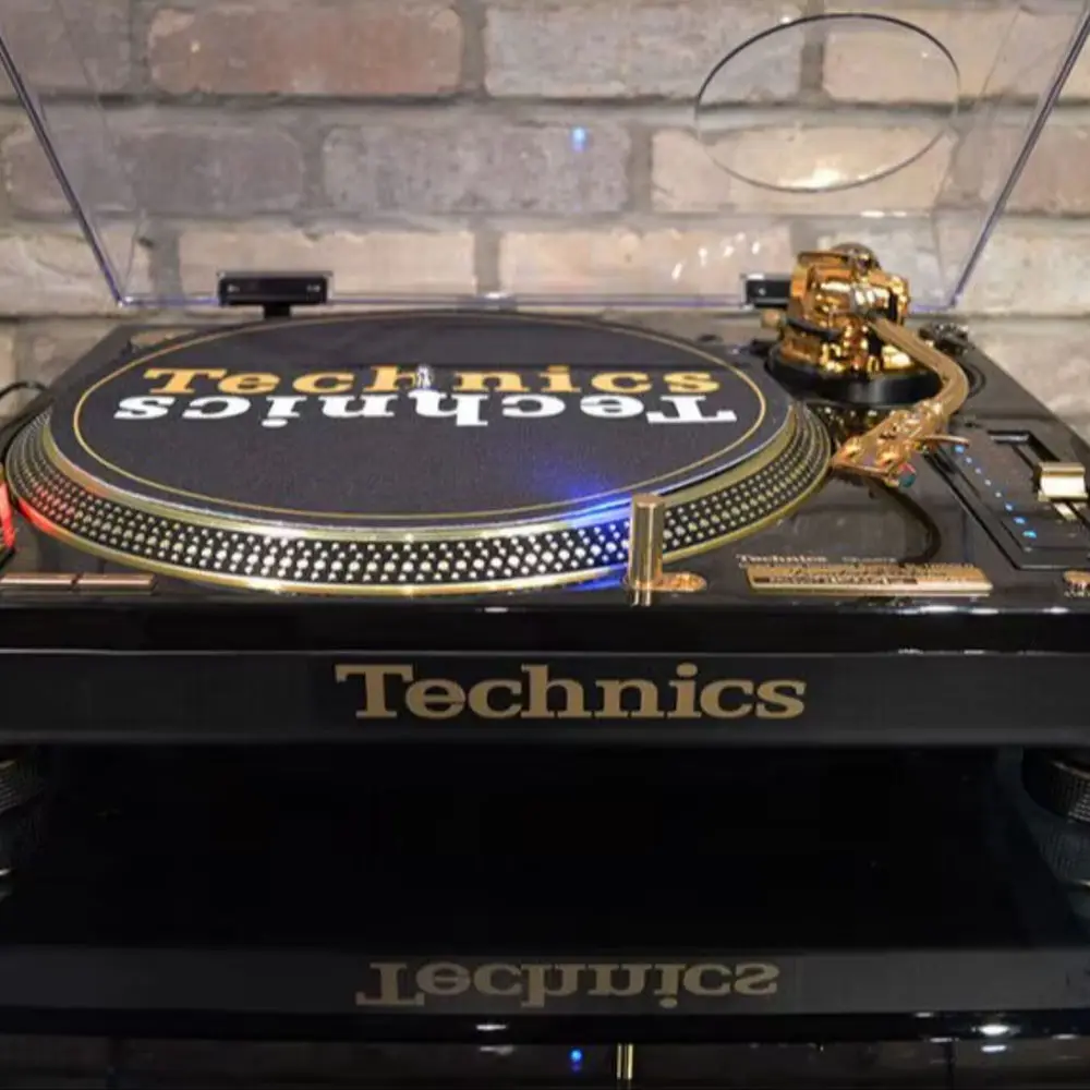 

Quality Focus Technics SL-1200GLD Limited Edition 24K Gold Direct Drive DJ Turntable