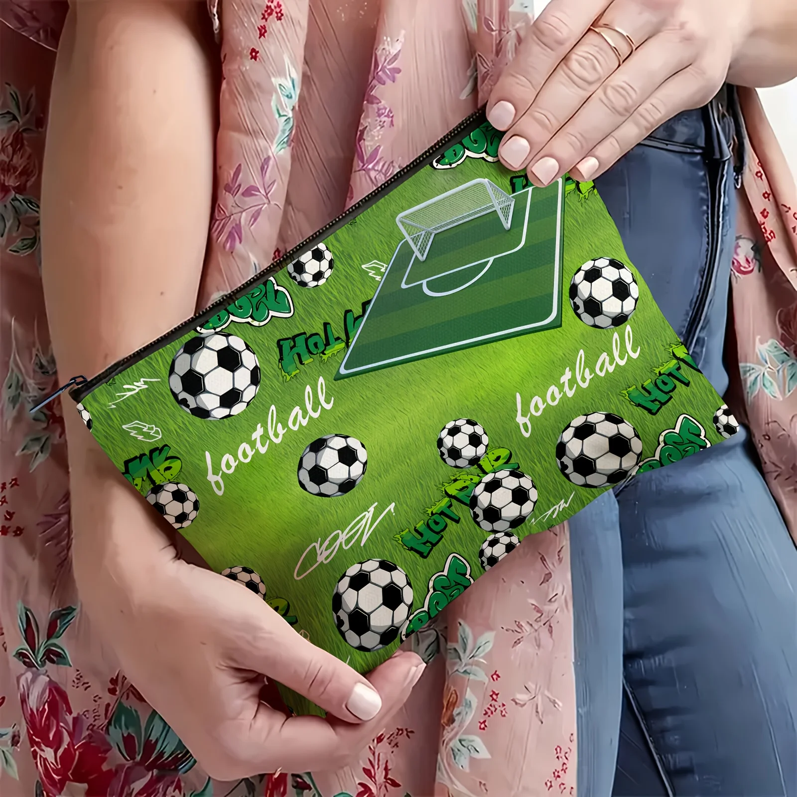 1Pc Sports-Themed, Green and Black Football Retro Design Multifunctional Travel Makeup Bag, Snack Storage Bag, Stationery Storage Bag, Fashionable Toiletry Bag, Canvas Double-Sided Printed Zipper Pouch
