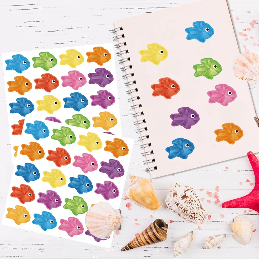 200 autocollants colorés en forme de poisson – 10 feuilles d'étiquettes auto-adhésives pour scrapbooking, emballage, bricolage artisanal, journaux.