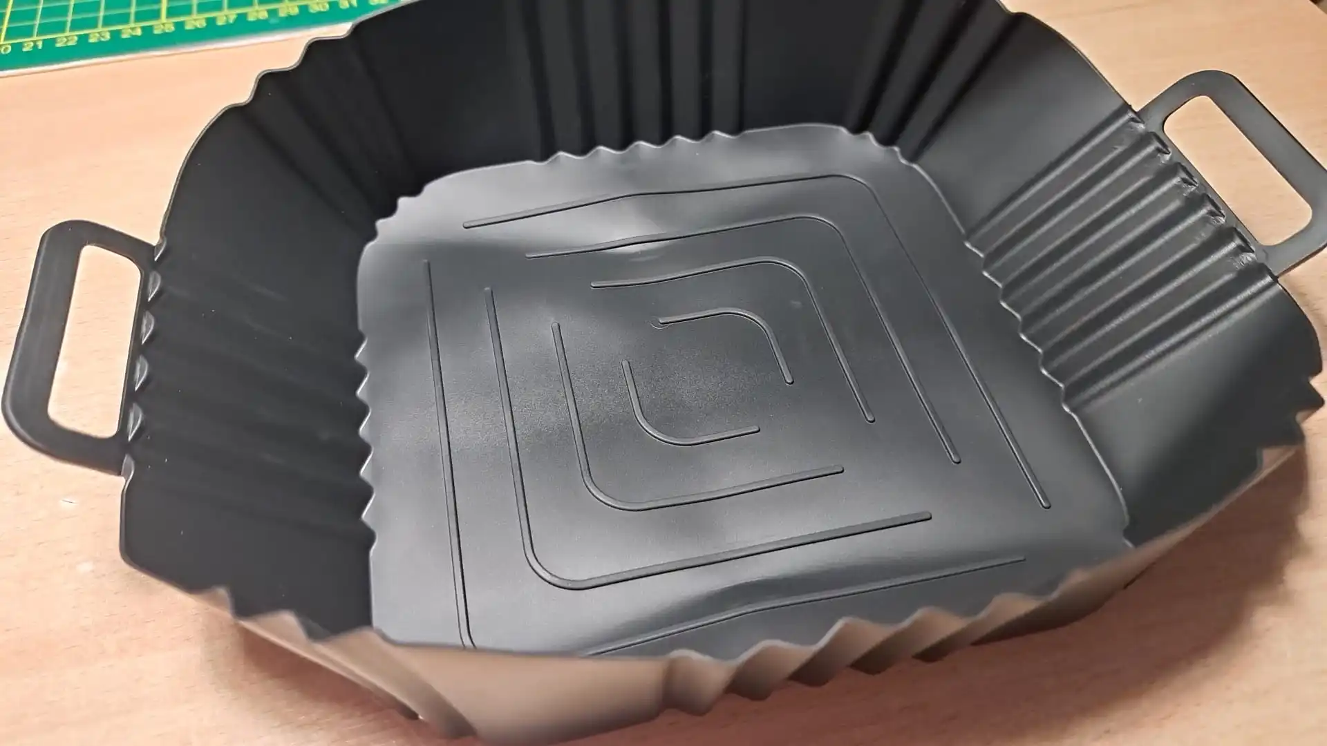 1pc of 22cm Silicone Air Fryer Oven baking Plate Pizza Fried Chicken Silicone Basket Reusable Air Fryer Liner Accessory photo review