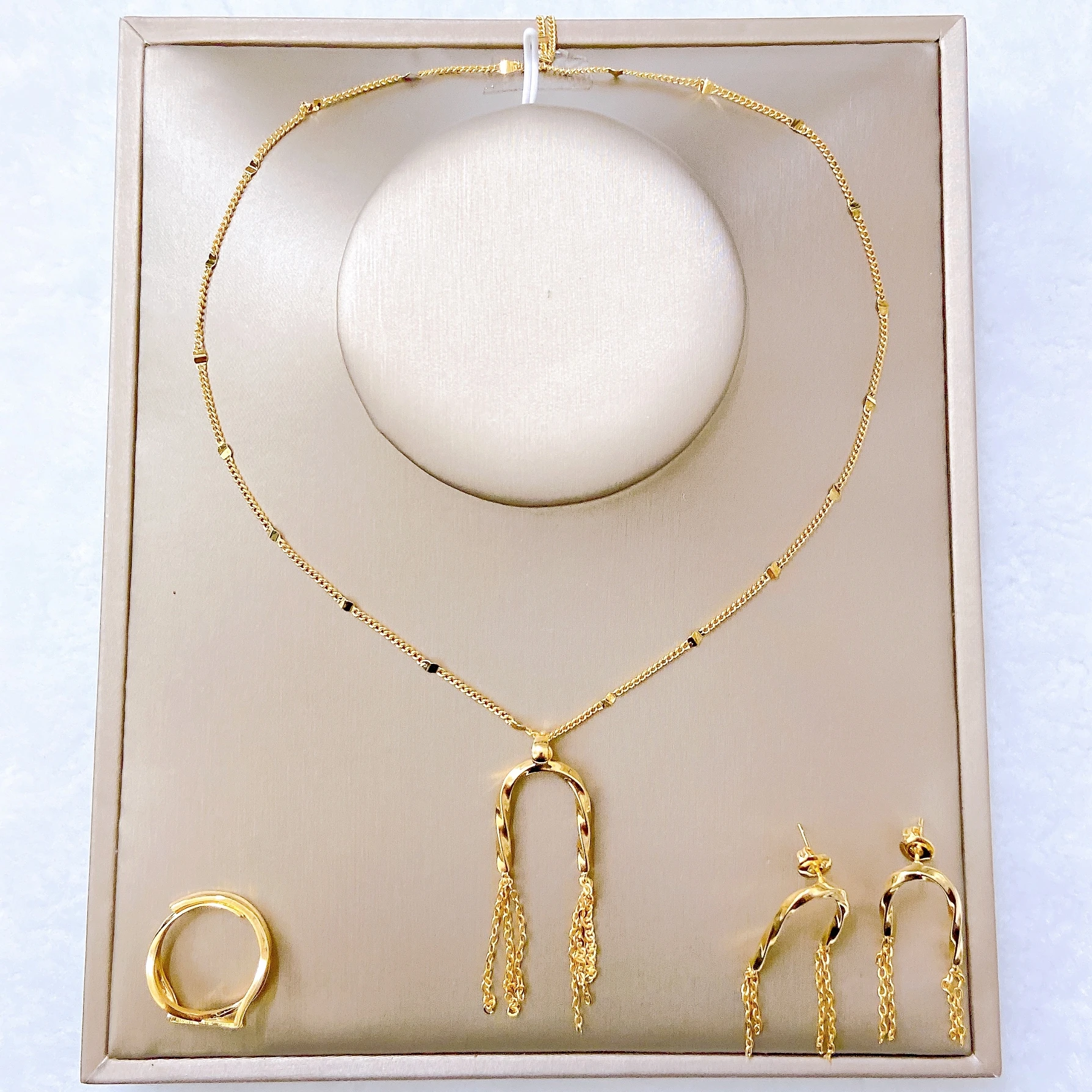 set-di-gioielli-minimalista-color-oro-per-donne-collana-con-ciondolo-a-forma-di-u-geometrico-orecchini-pendenti-e-anello-set-di-bijoux-alla-moda
