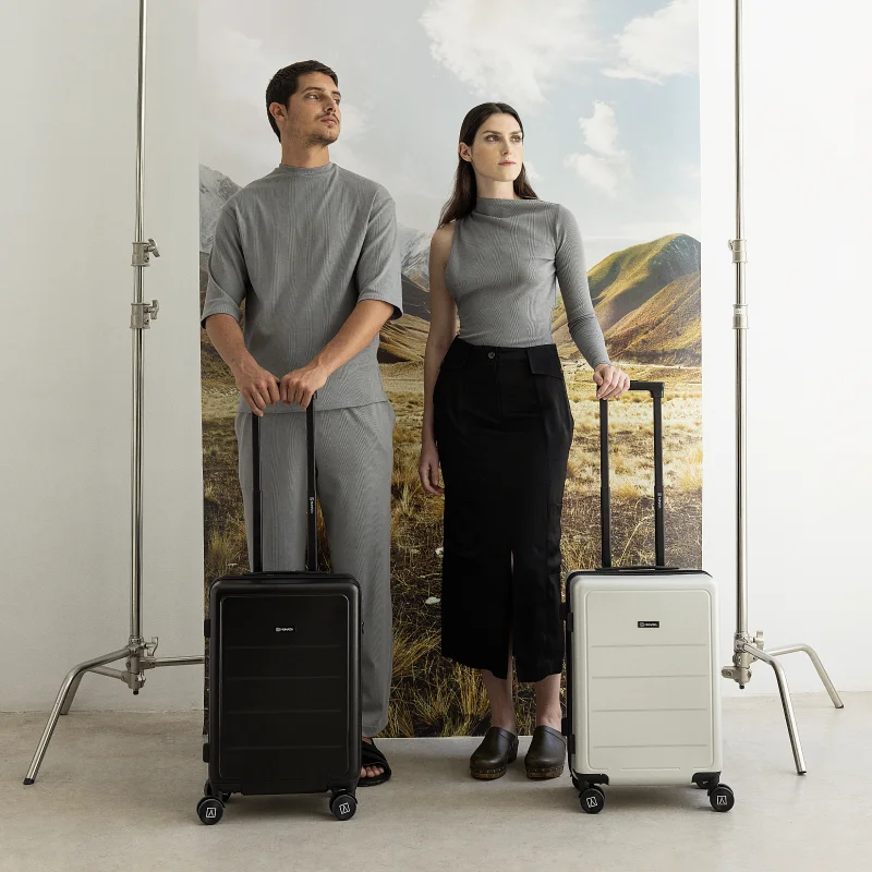 NUMADA - Maleta de Viaje Cabina PC + ABS (56x37,5x22cm) PackPro T40 con Cierre TSA y Carga USB. Maleta de Mano Rígida con 4 Ruedas 360, Extra de