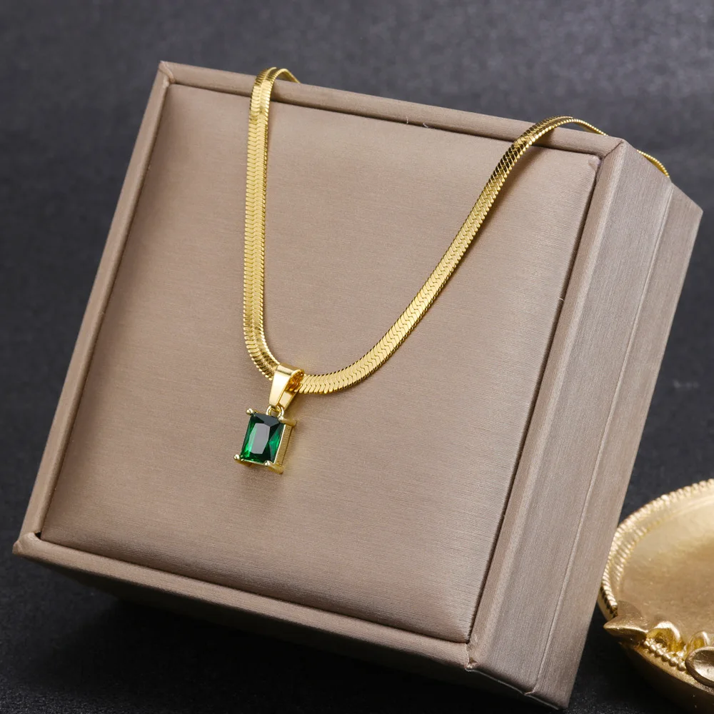 Vintage Rust Steel Zircon Necklace Flat Snake Bone Chain Blade Chain Square Emerald Pendant Necklace Women Dropshipping