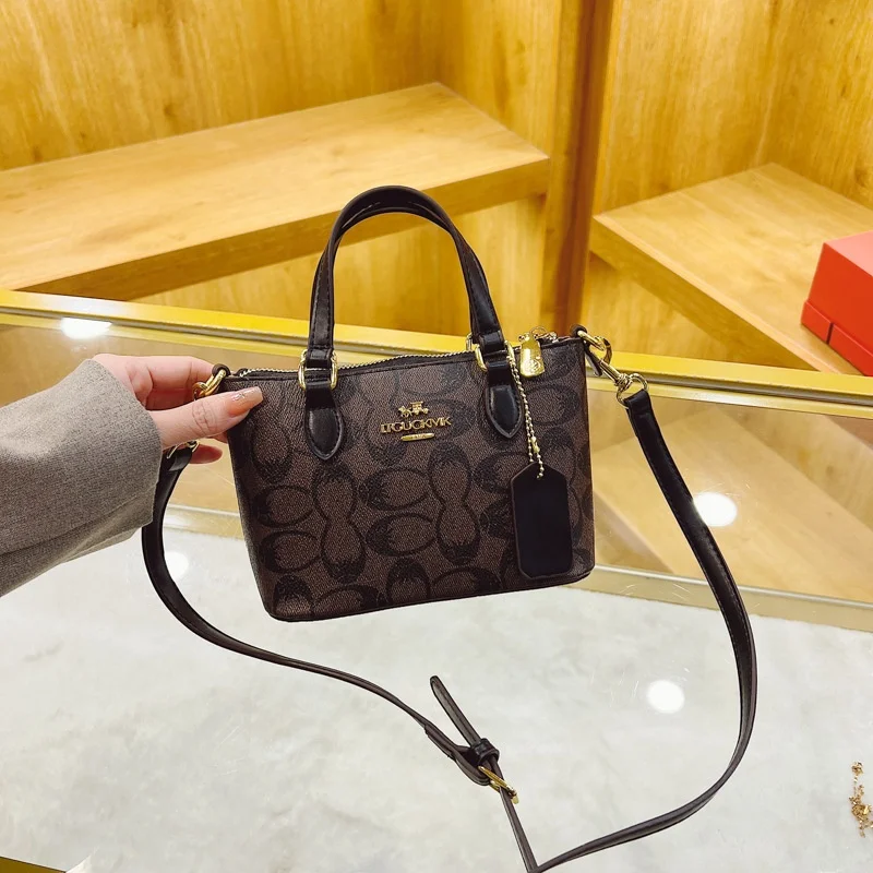 

Vintage Messenger Bag For Women - High-Quality Leather Crossbody Purse With Modern Minimalist Luxury Designer Style