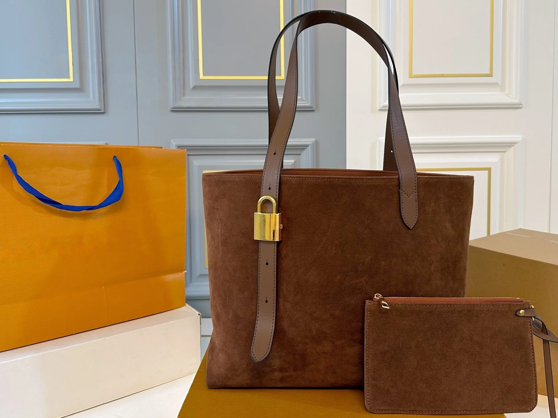 

2025 Новый РАЗМЕР: 36x29 СМ Модные универсальные сумки из кожи вишни Портативные можно носить на плече без коробок