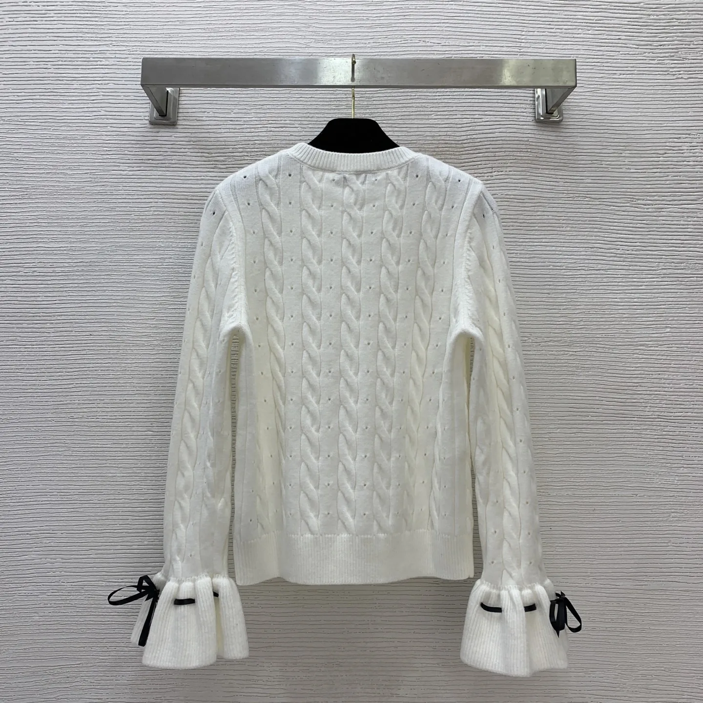 

Autumn and Winter 2025 Women's Hollow Fried Dough Twists Weave Ribbon Round Neck Pullover Horn Long Sleeve Knit Shirt HL108