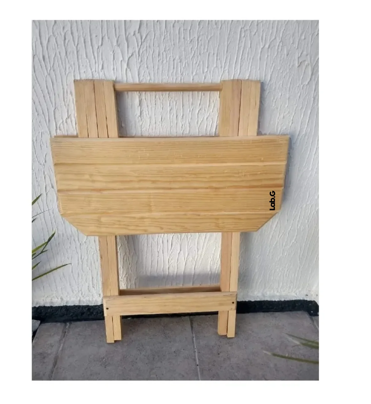 طاولة خشبية قابلة للطي من Lab.G Café