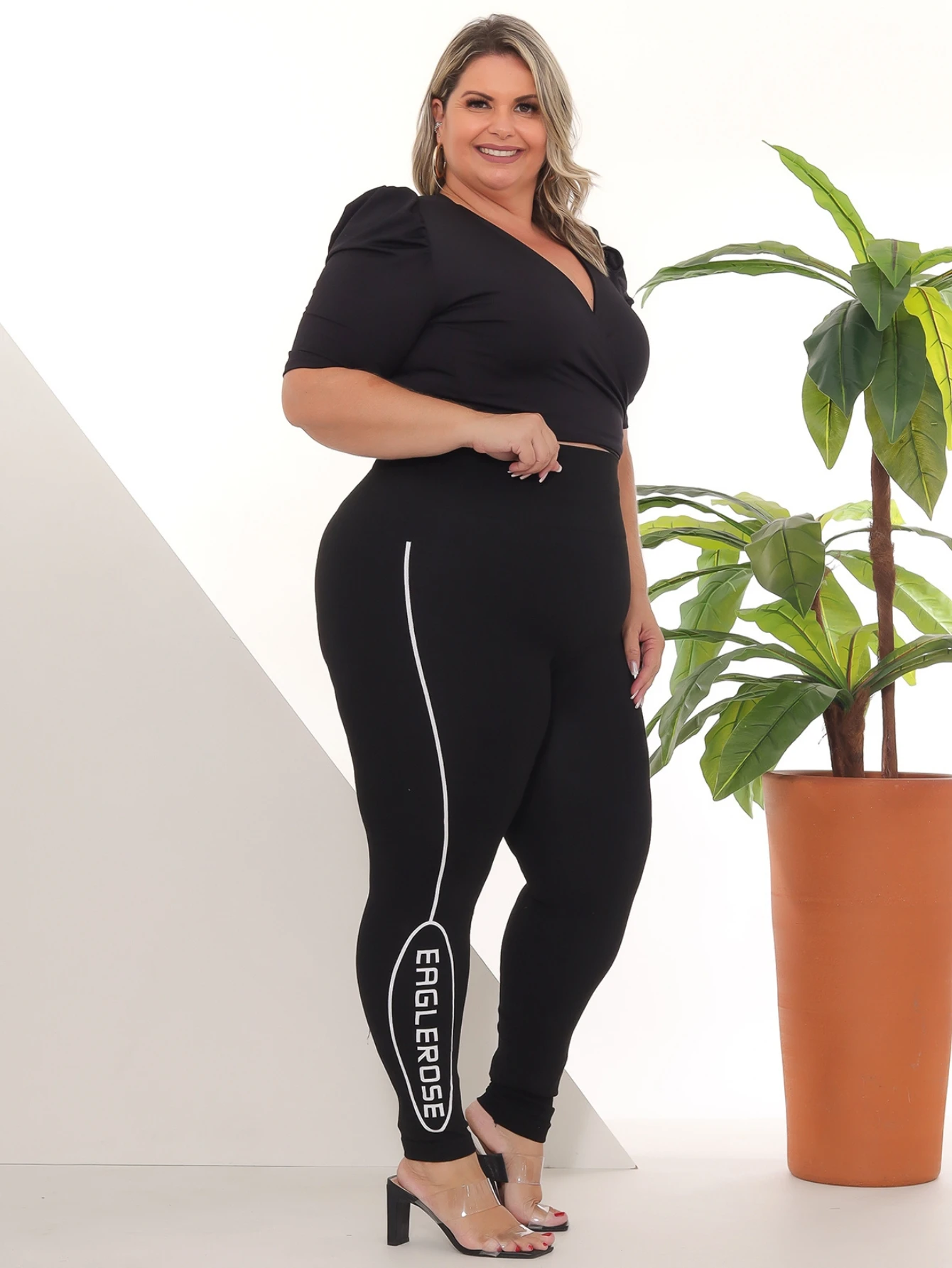 Calça Legging Feminina Plus Size Levanta Bumbum Cintura Alta Total Black Confortável Algodão Tecido Leve Premium