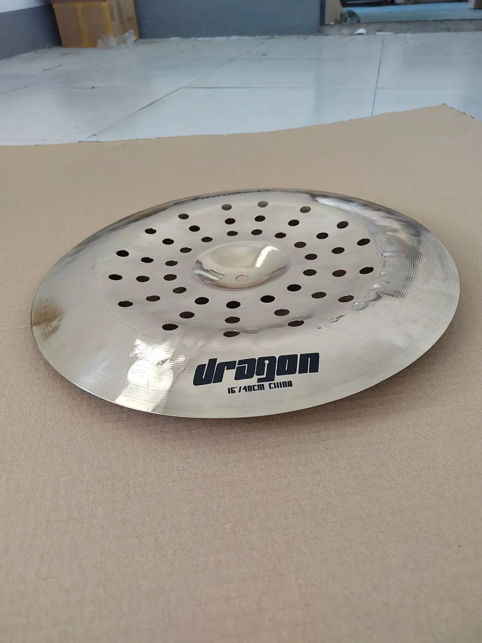 B20 Alloy 18“ China Cymbal with Holes – Trash Effect Cymbal for Drum Set