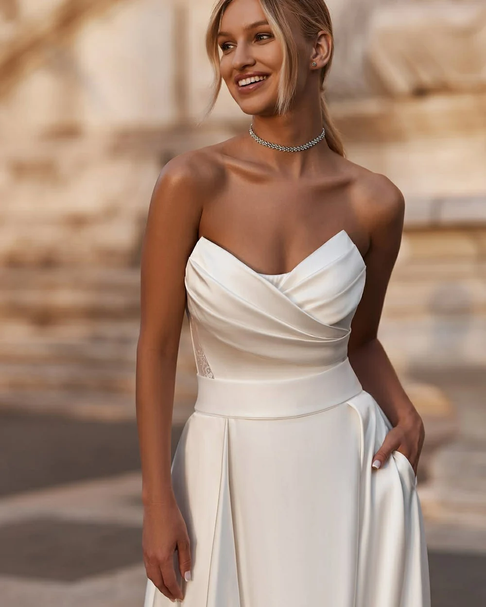 Msikoods Abito da sposa in raso personalizzato con fiocco sul retro Scollo a cuore Abito da sposa a trapezio con tasche Abito da sposa elegante