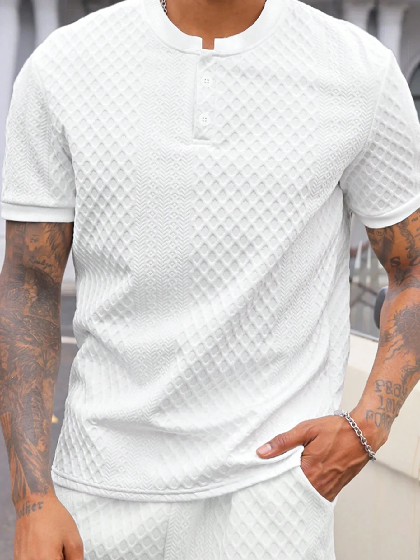 Lässiges Herren-Poloshirt, weich und bequem, einfarbig und schlichtes Design, italienischer Lochmusterdruck, geeignet für Outdoor-Sport. – Detail 2