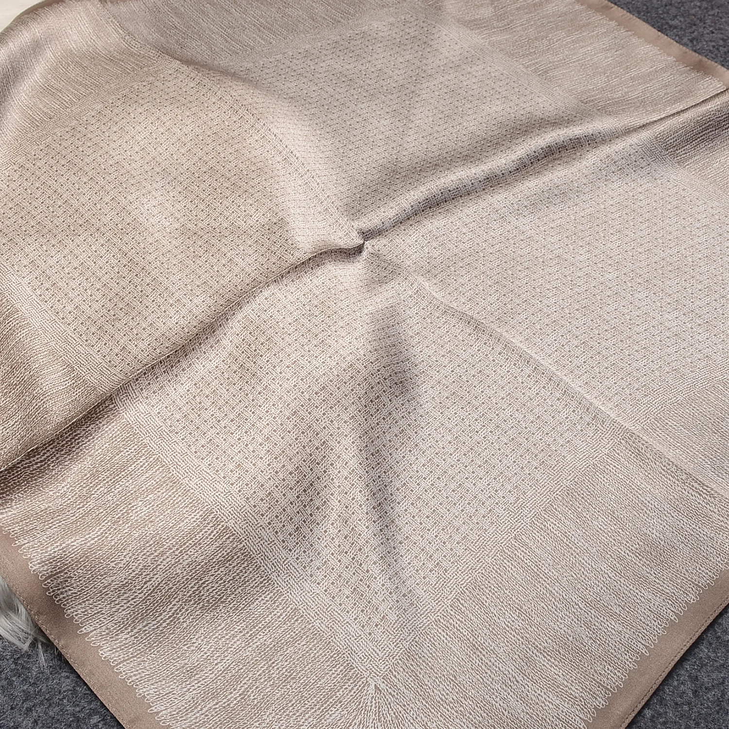 

100% Mulberry Silk Square Scarf for Women 65x65cm Lightweight Neck Scarf Versatile Hair Bandana for Office Daily Wear