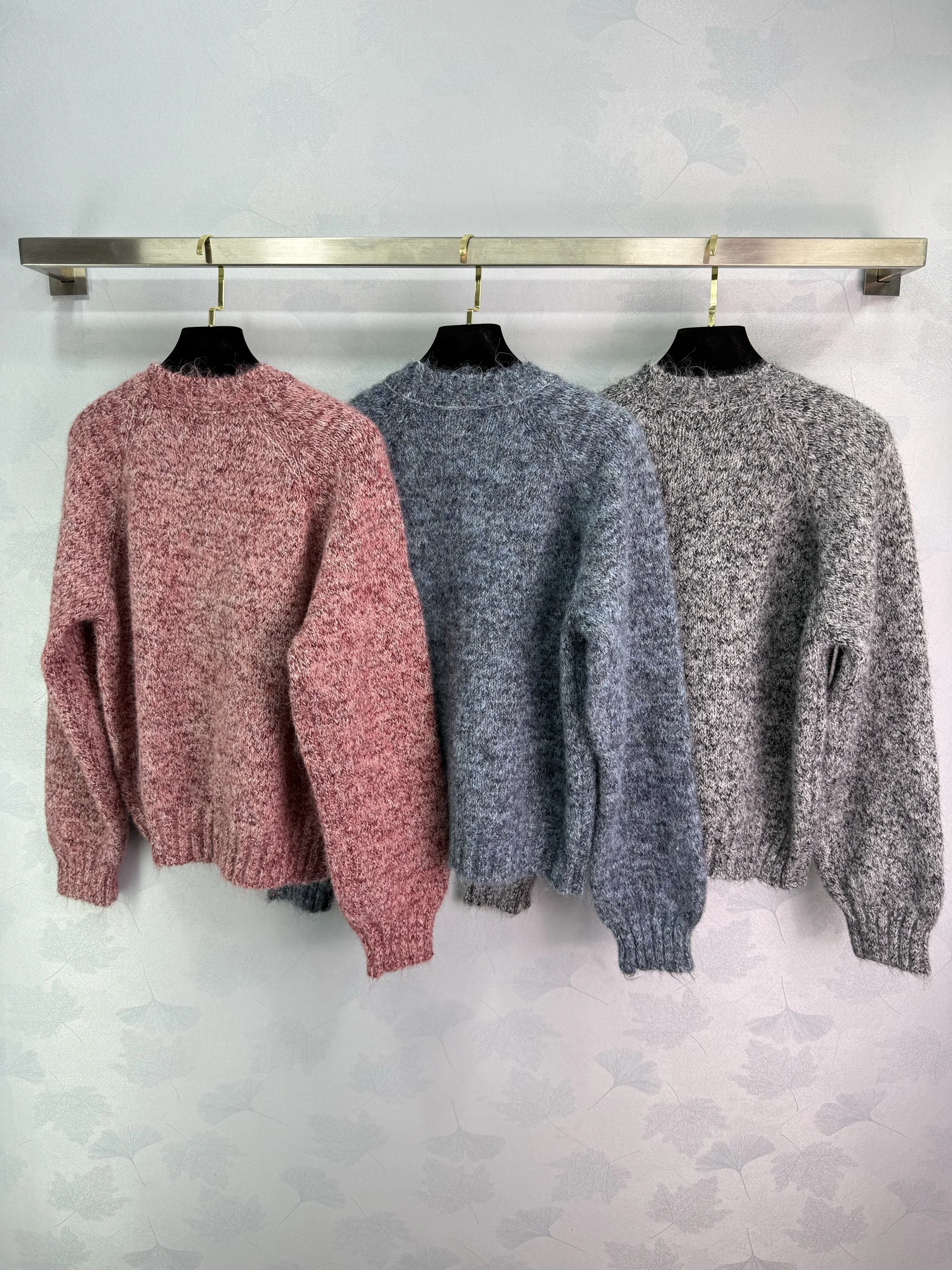 25 new autumn and winter women's fashionable knitted pullover round neck temperament gradient color style high-end sweater