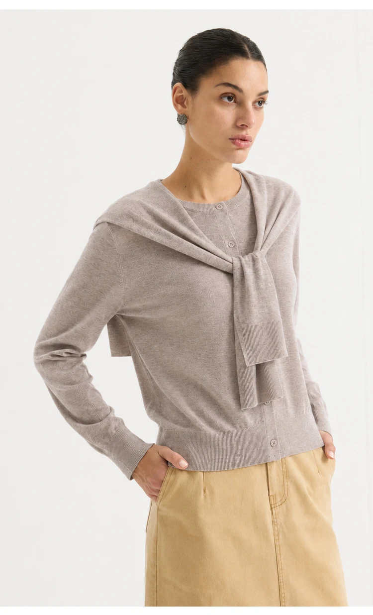 MZ62030 Damen-Strickjacke aus Kaschmir-Modal-Mischung, Langarm, Rundhalsausschnitt, Knopfverschluss, mit abnehmbarem, drapiertem Schultertuch – Detail 4