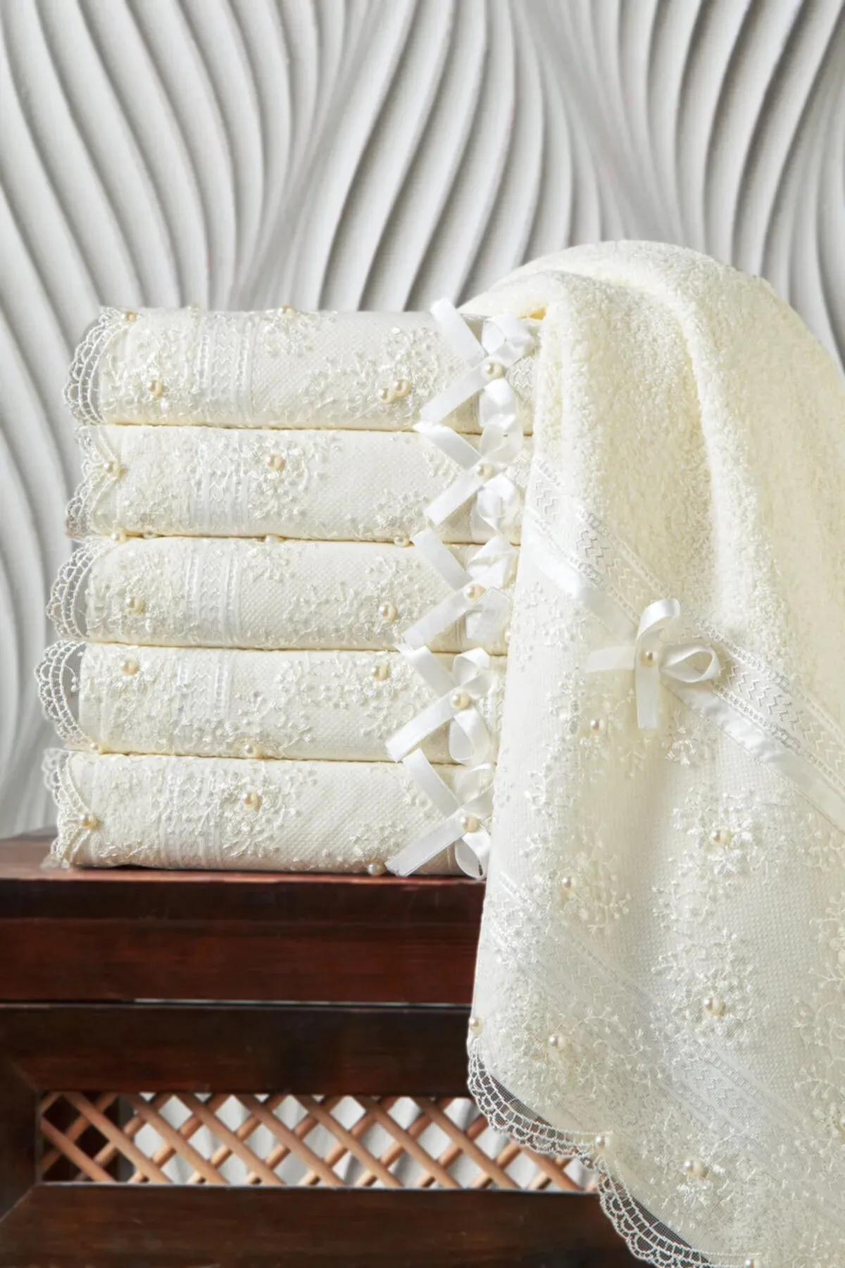 100% Cotton Beaded Guipure 6 Towels. As Produced 50X85 Cm. It Has An Extra Soft Texture.