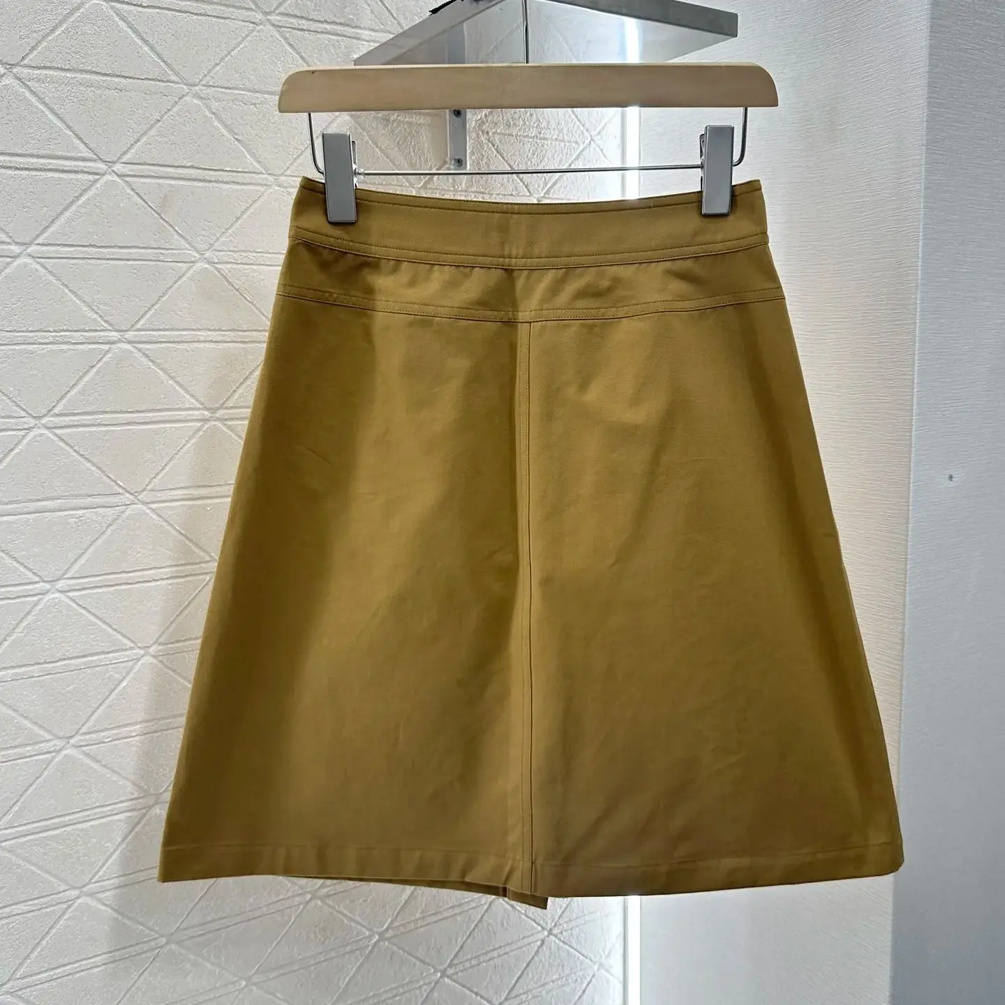 2025 Nuevos productos en los estantes Chaqueta corta con solapa retro Traje de falda Material de algodón Bolsillo con solapa y solapa con cremallera