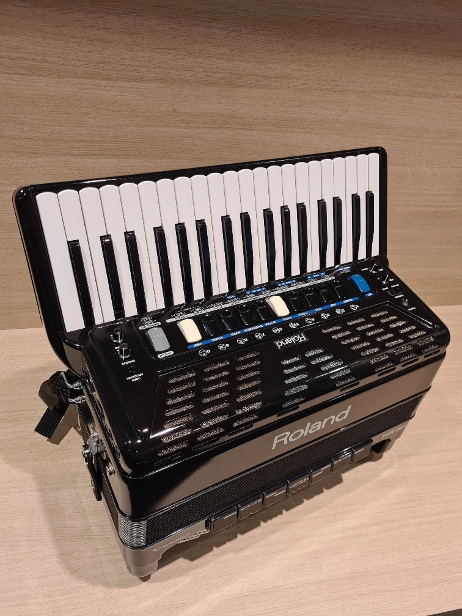 Authentic Roland V Accordion Dallape FR 8X Black Electronic accordion Free Shipping