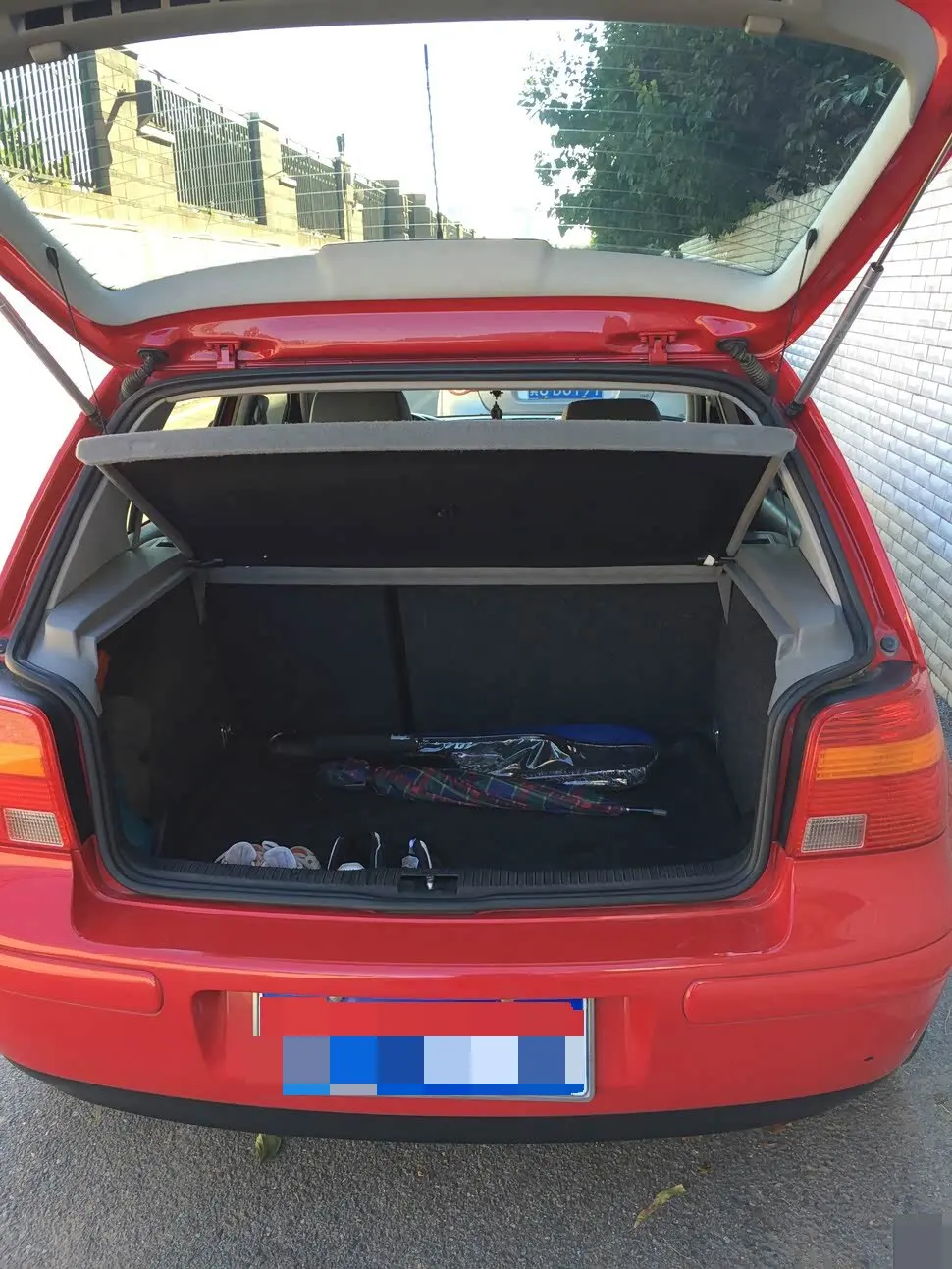 

Комплект из 2 газовых упоров для задней двери багажника VW Golf IV, Bora, Passat Estate 3B5/3B6 1996-2005