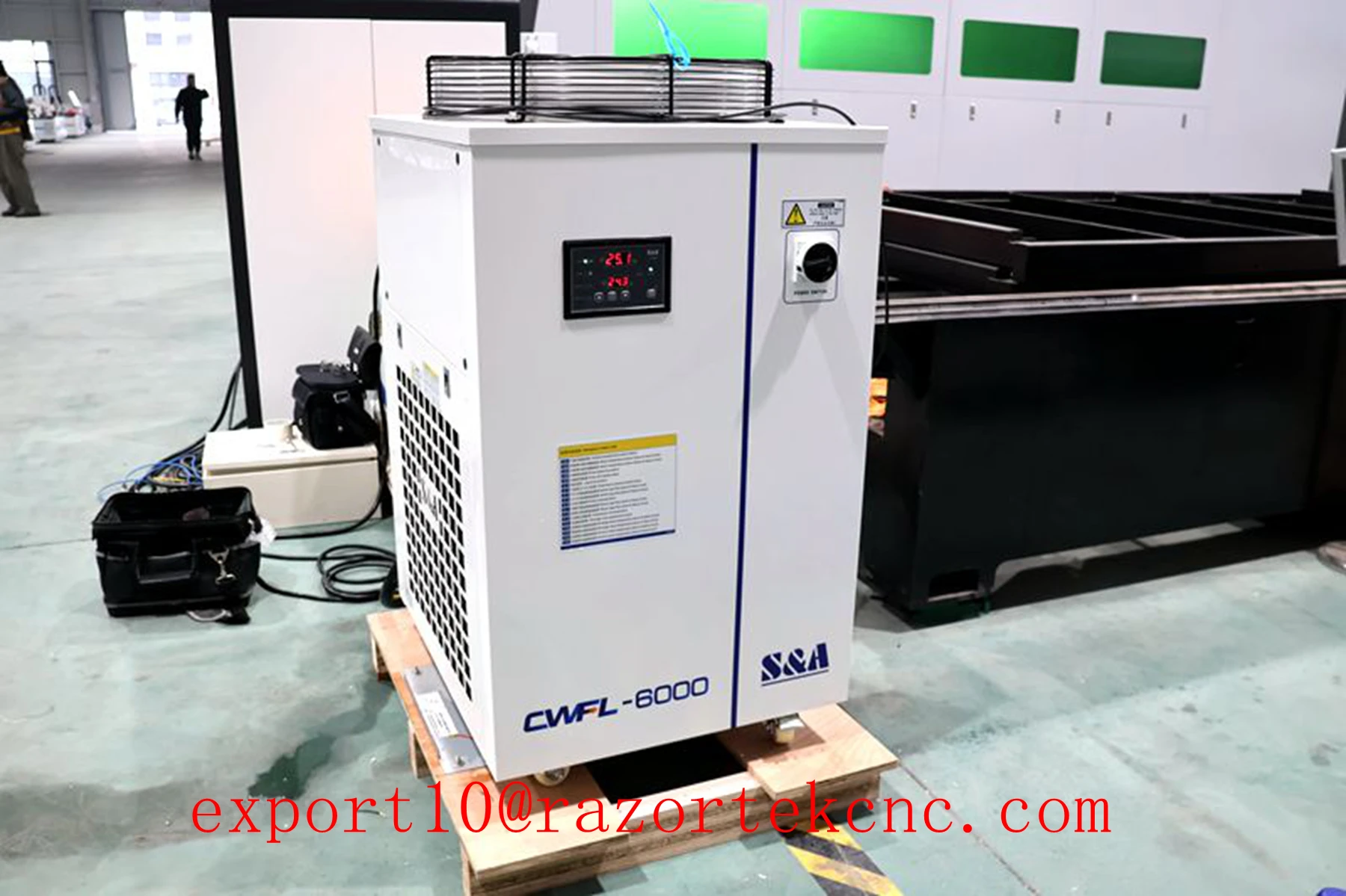 Image 4: Coupeur laser à fibre compact série 1530FBC : un système tout-en-un avec compresseur d'air intégré