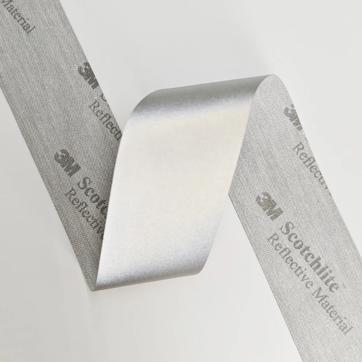 Cinta Reflectante Scotchlite 3M |   Cinta reflectante de tira cosida por metro |   2,5 cm y 5 cm |   Tela de poliéster/algodón duradera para bricolaje