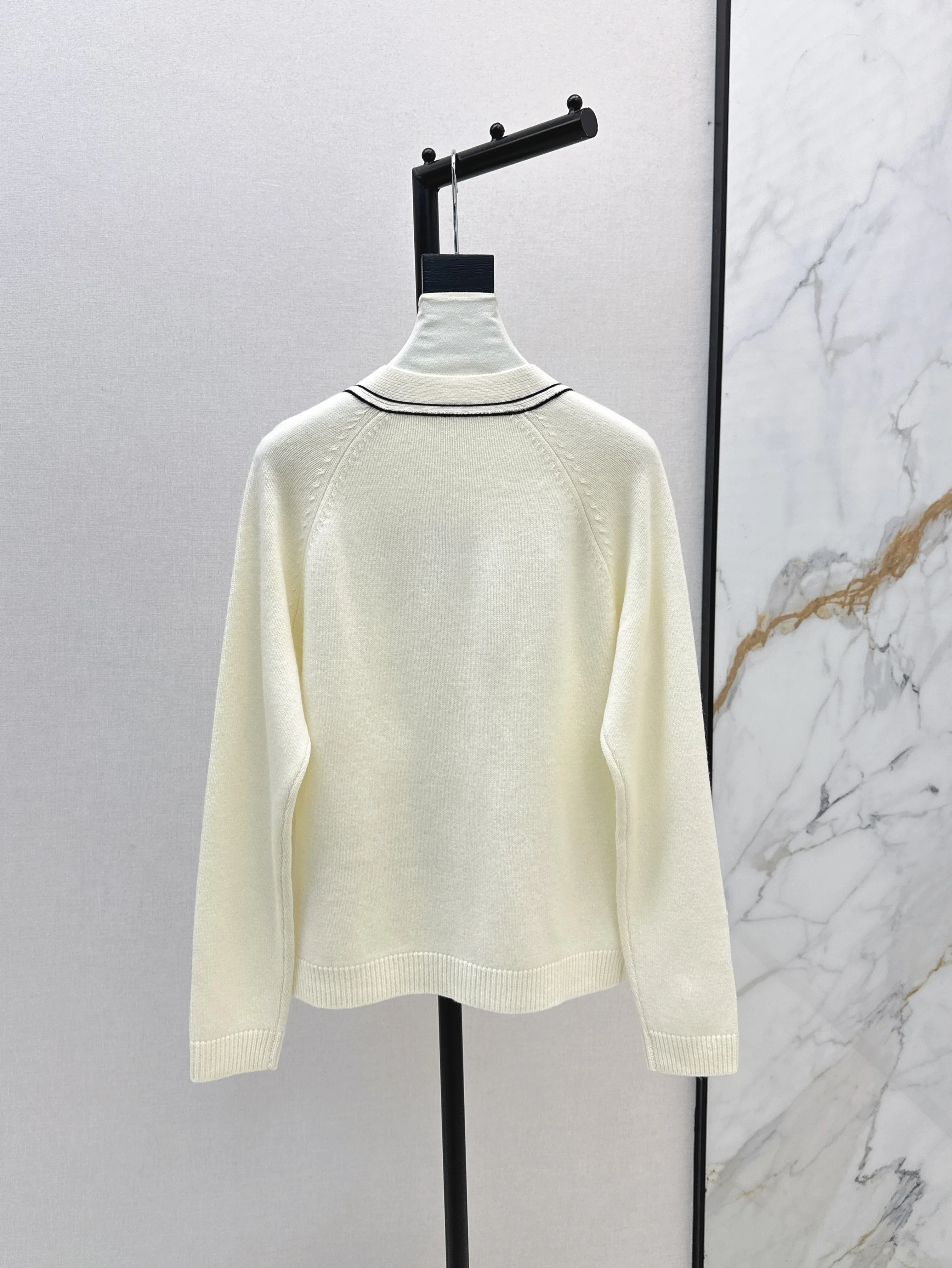 

2025 Autumn/Winter New Design Women's Embroidered Knitted Cardigan Coat with Simple Style