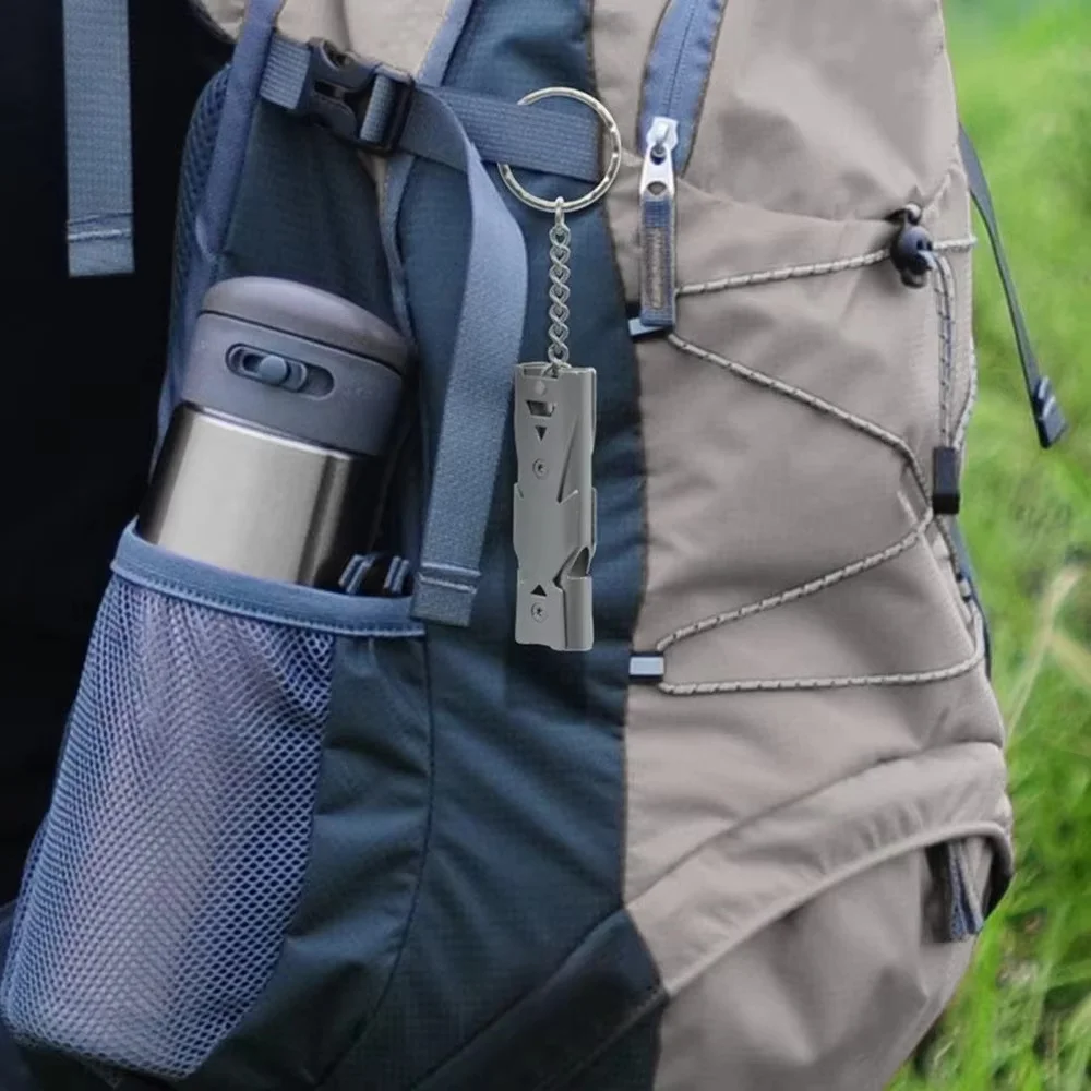 1 قطعة أنبوب مزدوج صافرة قلادة المفاتيح عالية ديسيبل المحمولة في الهواء الطلق بقاء أداة تخييم الطوارئ متعددة الوظائف صافرة