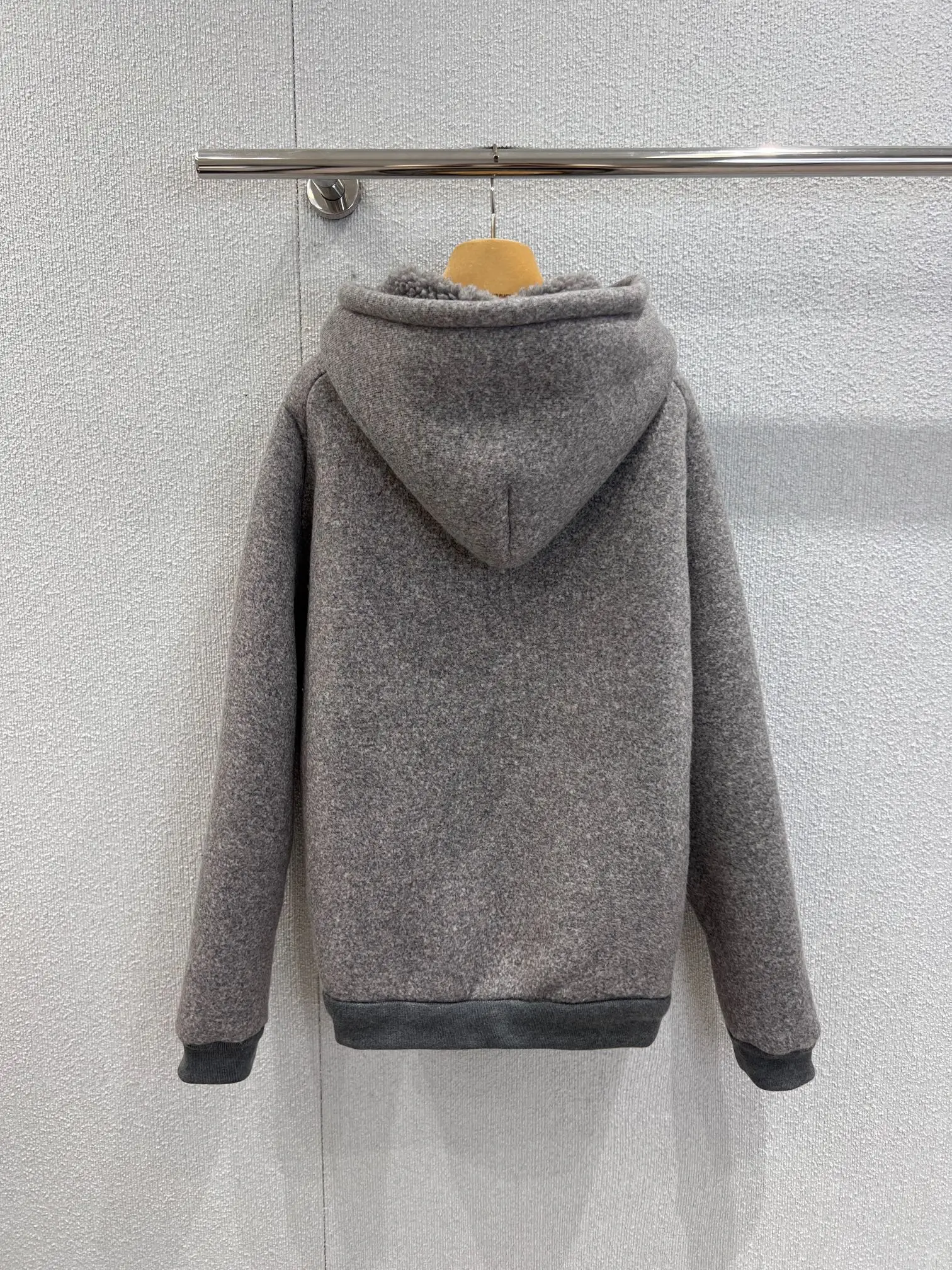 

2025 Autumn/Winter New Lamb Wool Hoodie for Men and Women 562