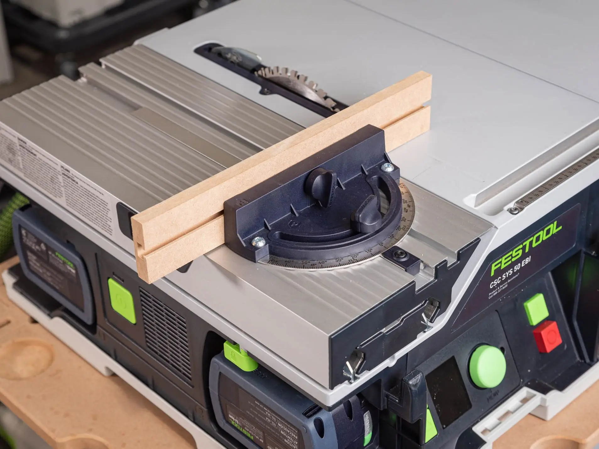 

Абсолютно новый Festool CSC SYS 50 EBI-Set (577381) 36В (18В x 2) 5.2Ач Li-ion, беспроводная бесщеточная настольная пила 168 мм, комбинированный набор FAV! !