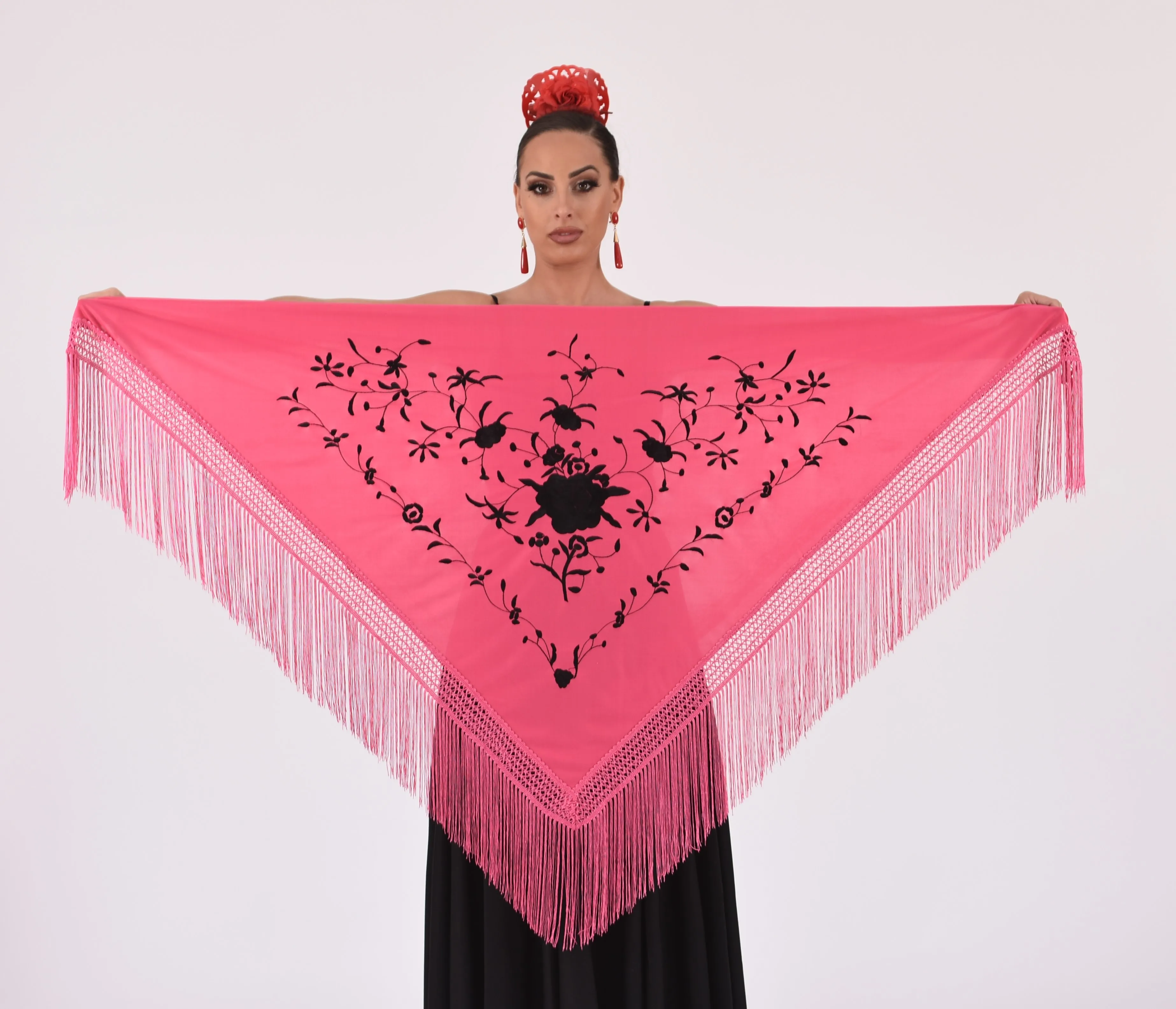 Manila medium, triangular flamenco or sevillanas shawl