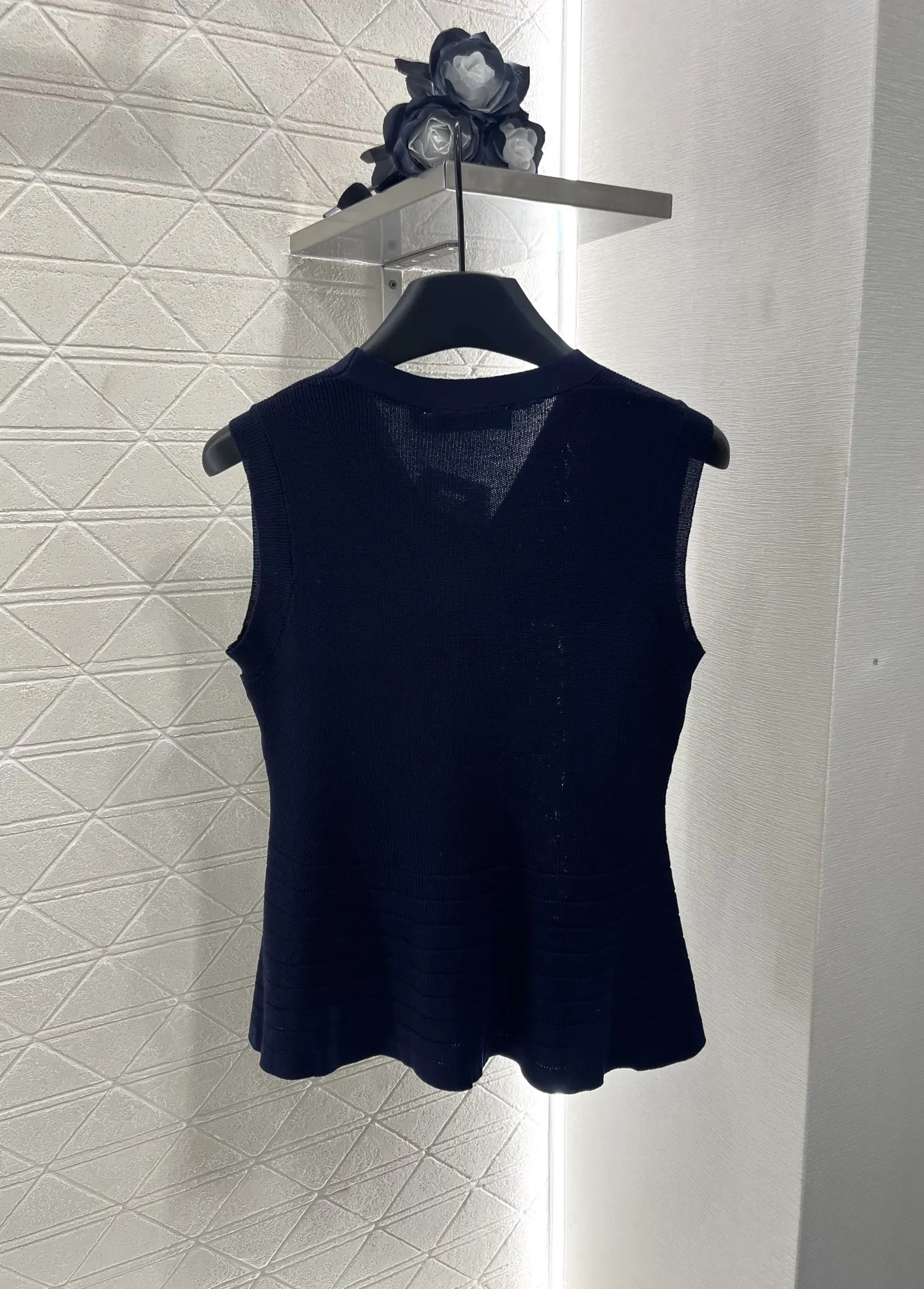 

New V-neck Single-breasted Loose Casual T-shirt with Ribbon Fashionable and Delicate Knitwear