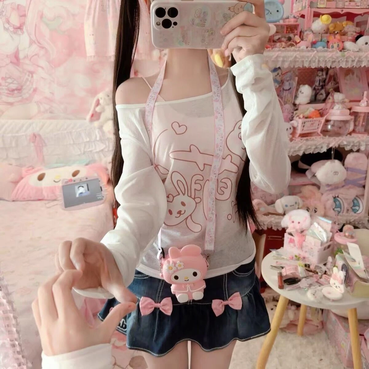 Süßes Kawaii Cartoon-Print Damen T-Shirt mit Spitzen-Patchwork, Schleife, Schulterfrei-Ausschnitt, Niedliche Grafik-Tees, Y2k Ästhetik T-Shirts Tops – Detail 1