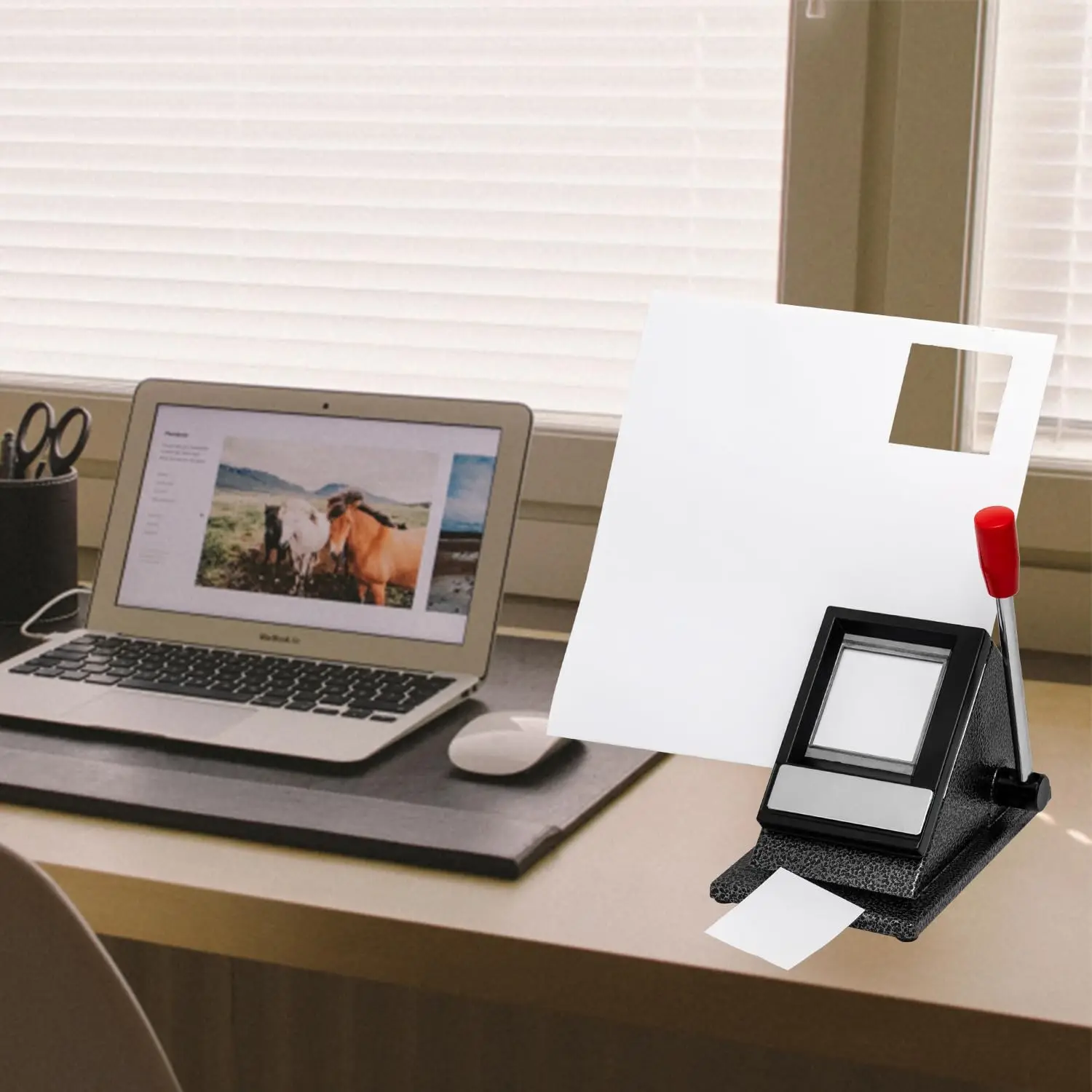 

Passport Photo Cutter Easy to Use Ergonomic Handle for 2"x2" Picture Picture Trimmer Paper Punch for Public Tabletop Family Home