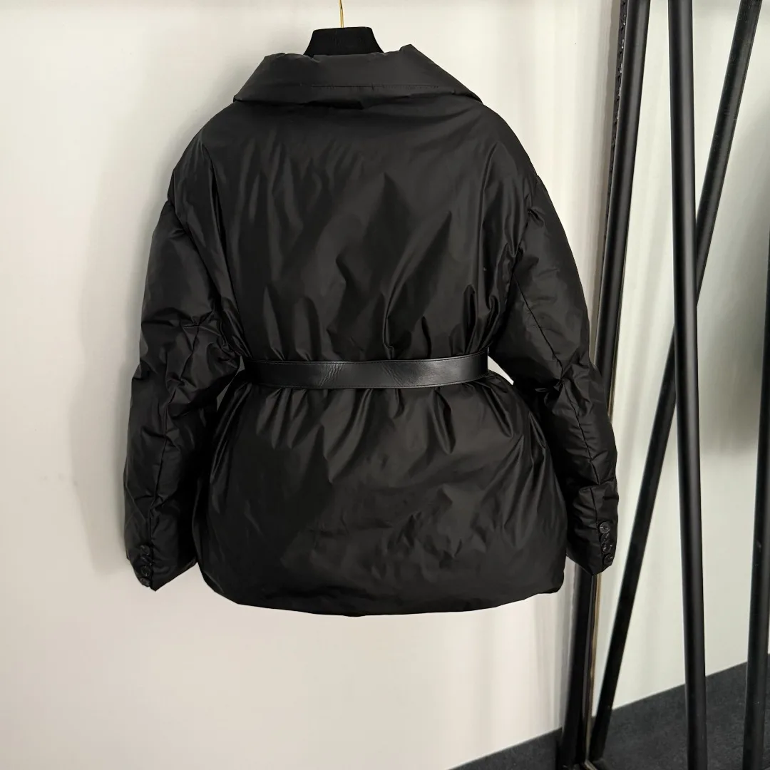 Winter 2025 New Arrival: Women's V-Neck Waist-Cinching Quilted Coat. A trendy and warm casual jacket for the season