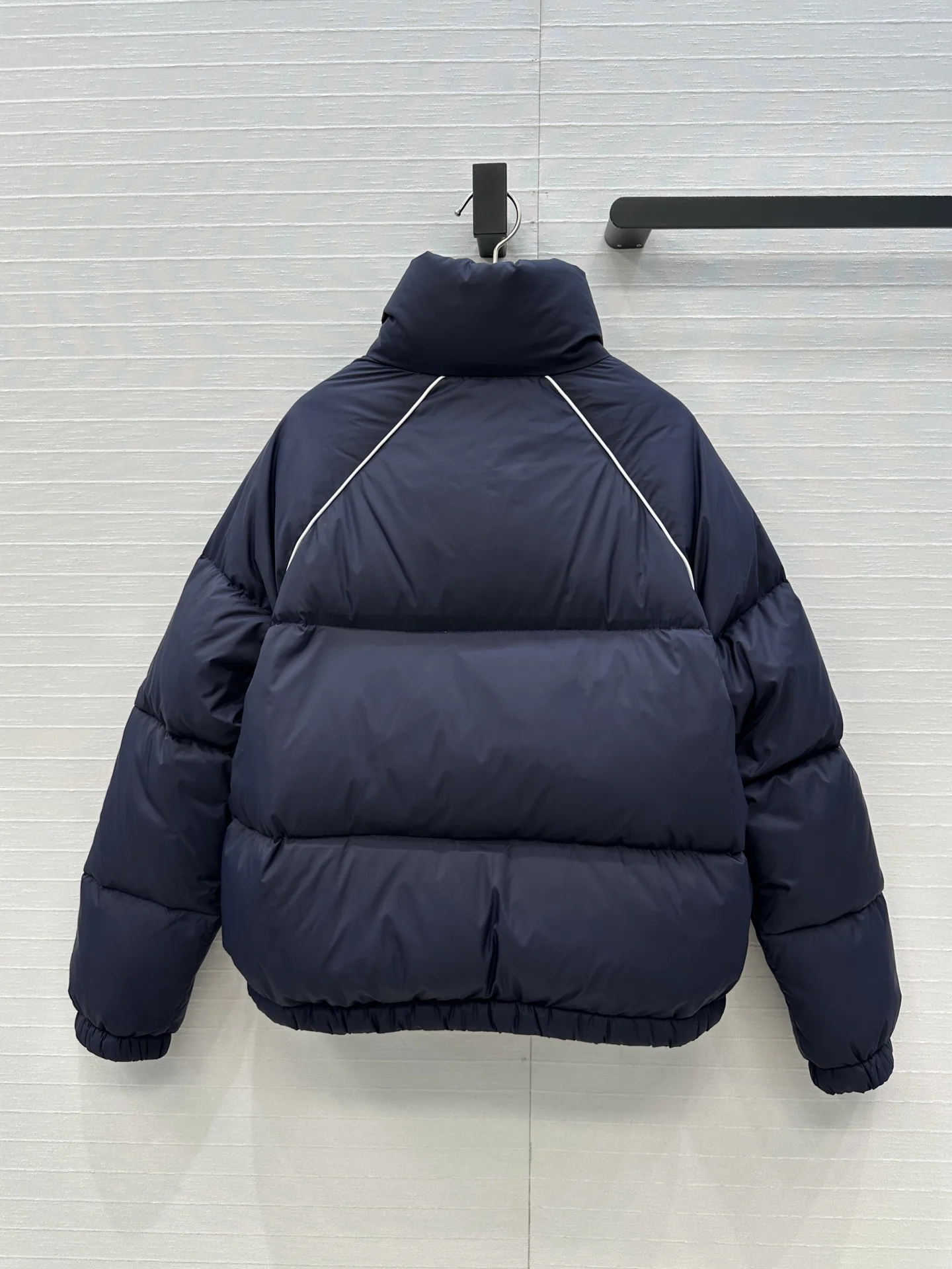 เสื้อแจ็คเก็ตผ้าฝ้ายแฟชั่นคอตั้งแขนยาวหนานุ่มสำหรับฤดูหนาวปี 2025 อเนกประสงค์ อุ่นสบาย แบบคู่รัก ปักลายเดียวกัน รุ่น 175