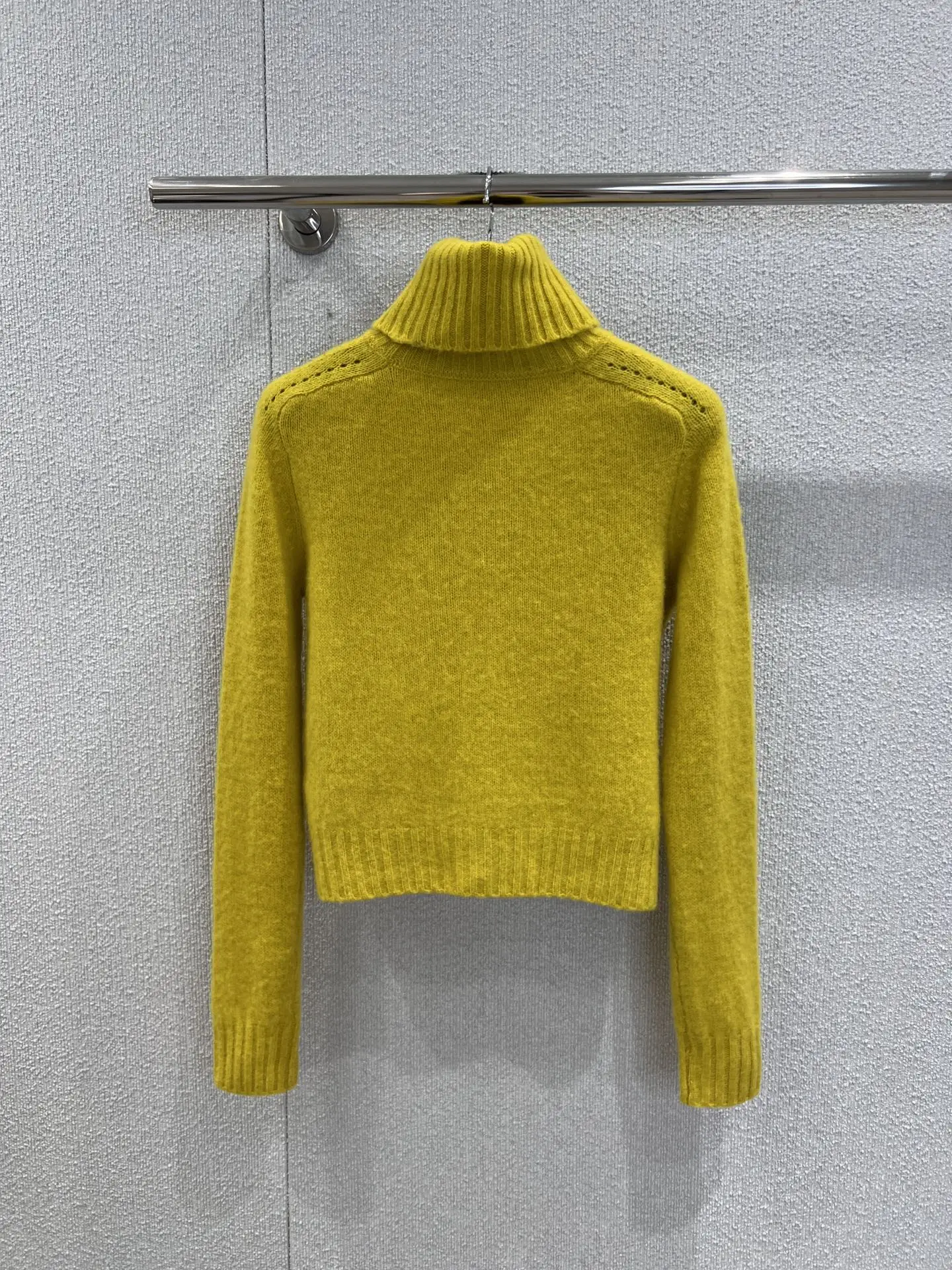 

2025 New and Autumn Button-down Semi-open Knitted Short-sleeved Shirt Lapel for Casual and Versatile