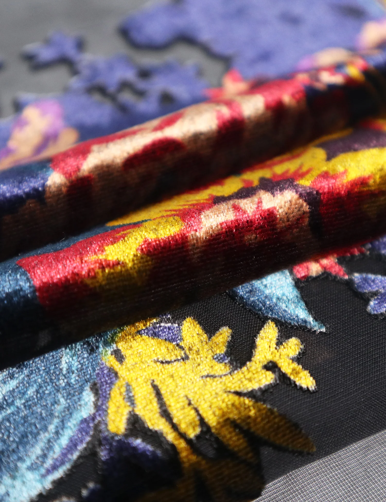 WeHello damski wywożony aksamitny kimonowy czarny kwiatowy długi kardigan Cover Up wakacyjny swobodny kardigan szal bluzki oversize