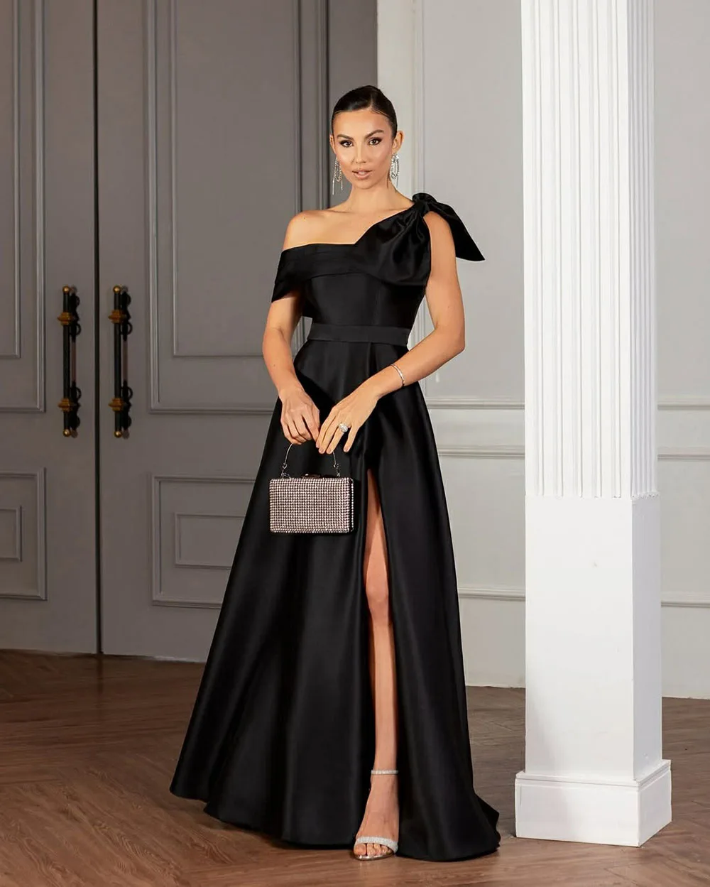 Msikoods Elegancka satynowa suknia wieczorowa z rozcięciem na jedno ramię z kokardą A Line Plisowana sukienka na studniówkę dla gości Suknia imprezowa na zamówienie